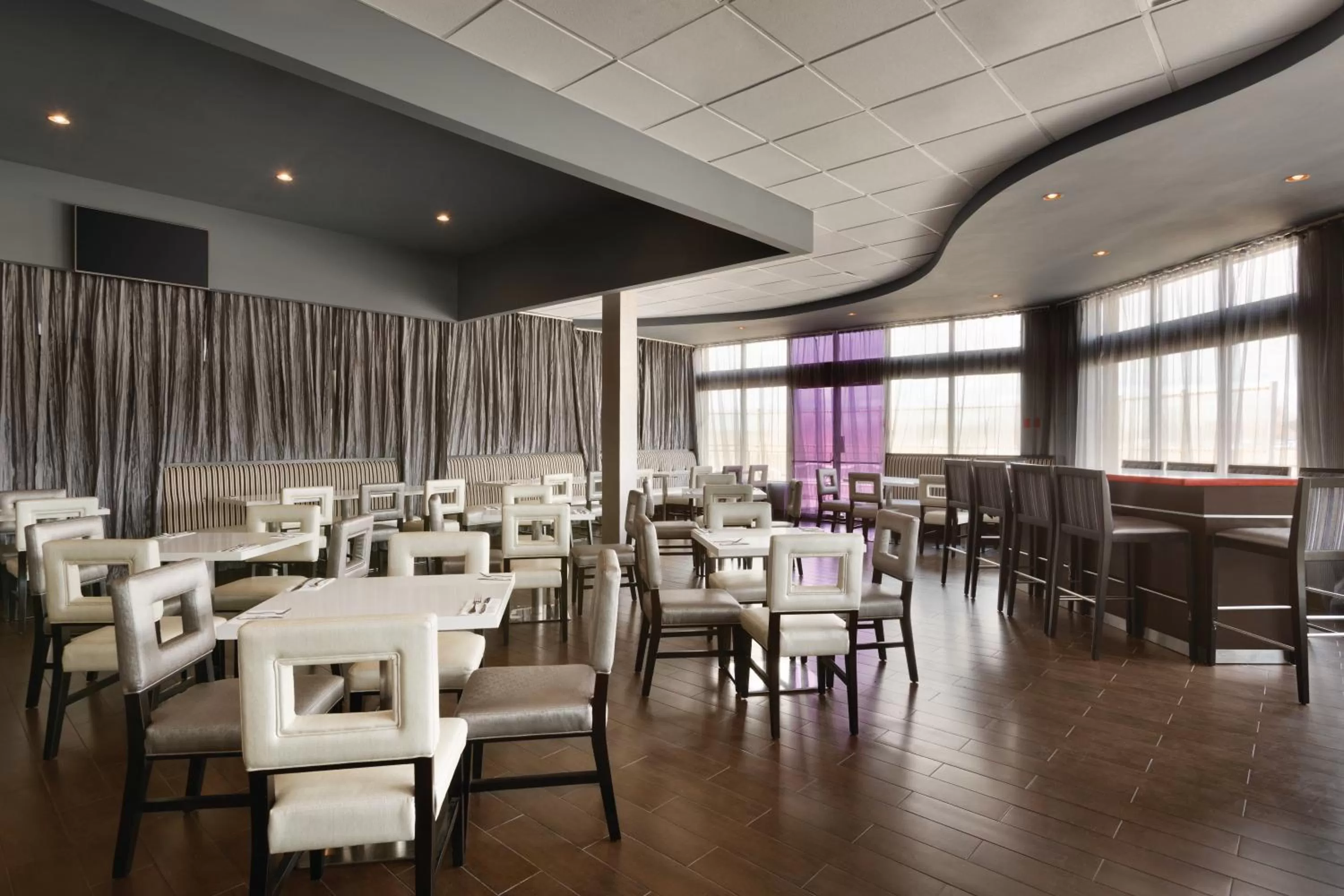 Restaurant/places to eat in Park Inn by Radisson Toronto-Markham