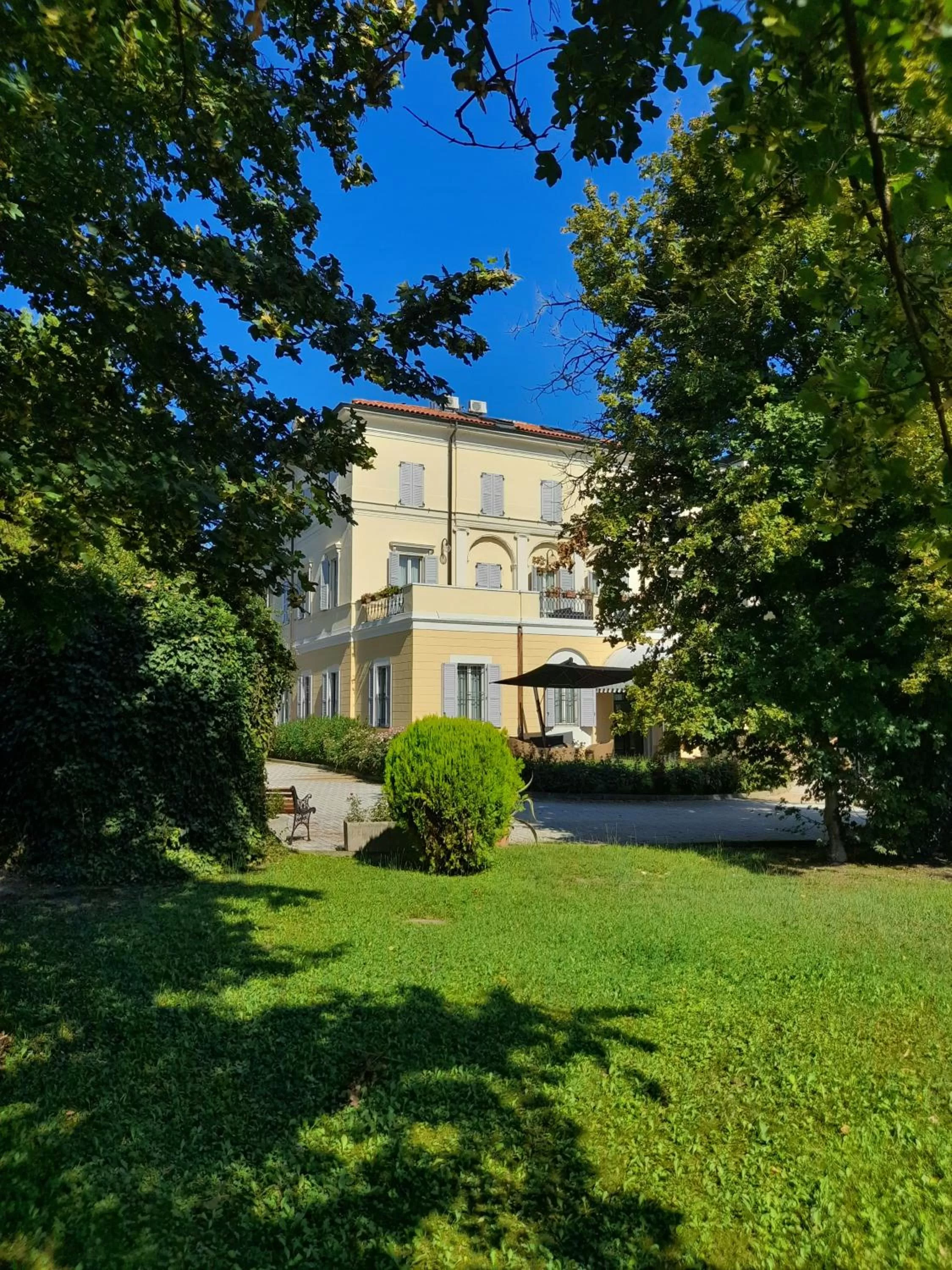 Property building in Rechigi Park Hotel