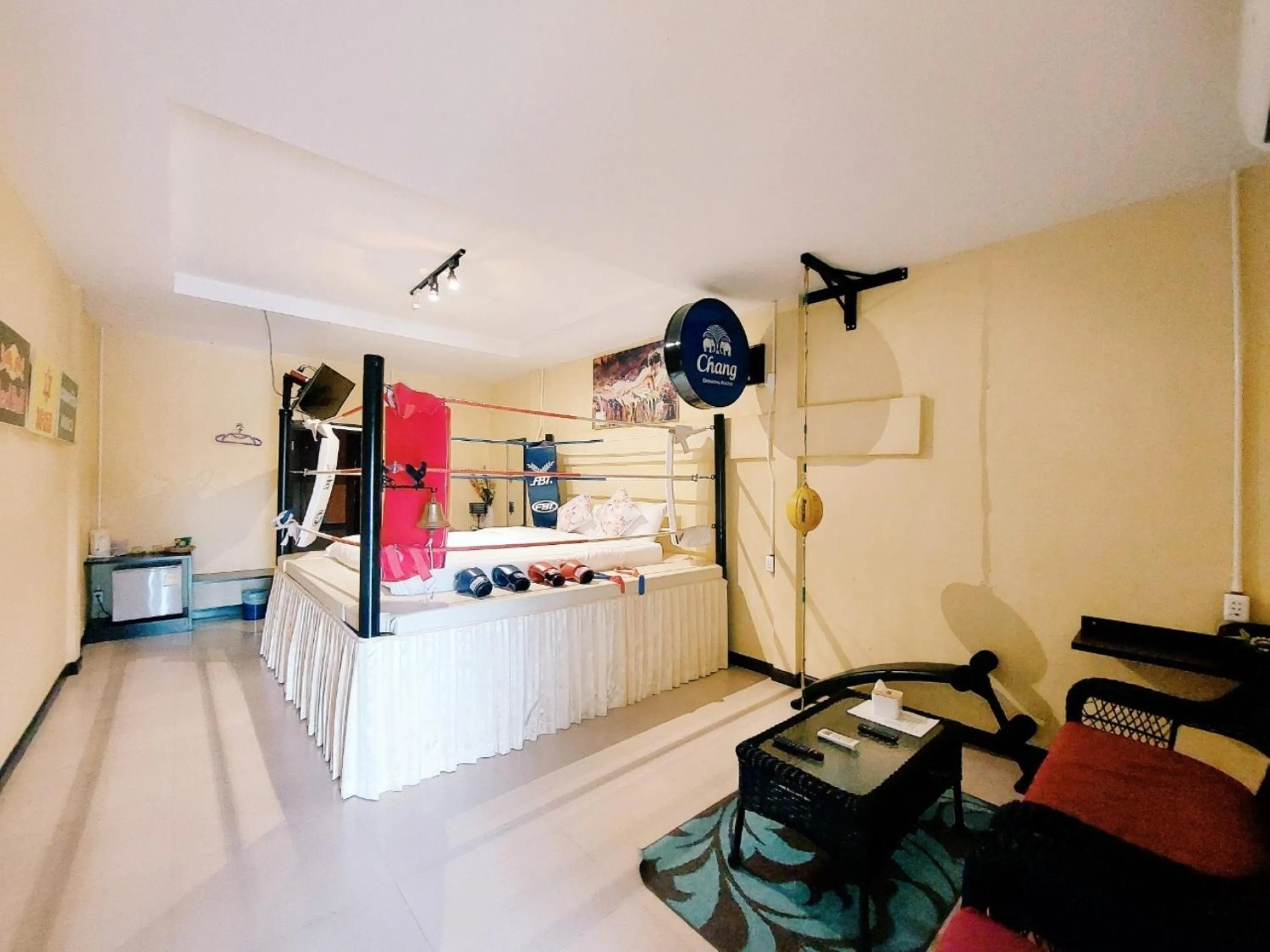 Bed in Retro Box Hotel Chumphon