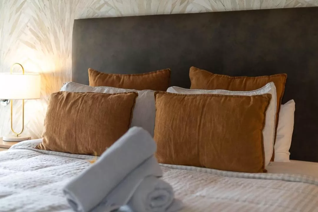 Bed in Lake Weyba Cottages Noosa