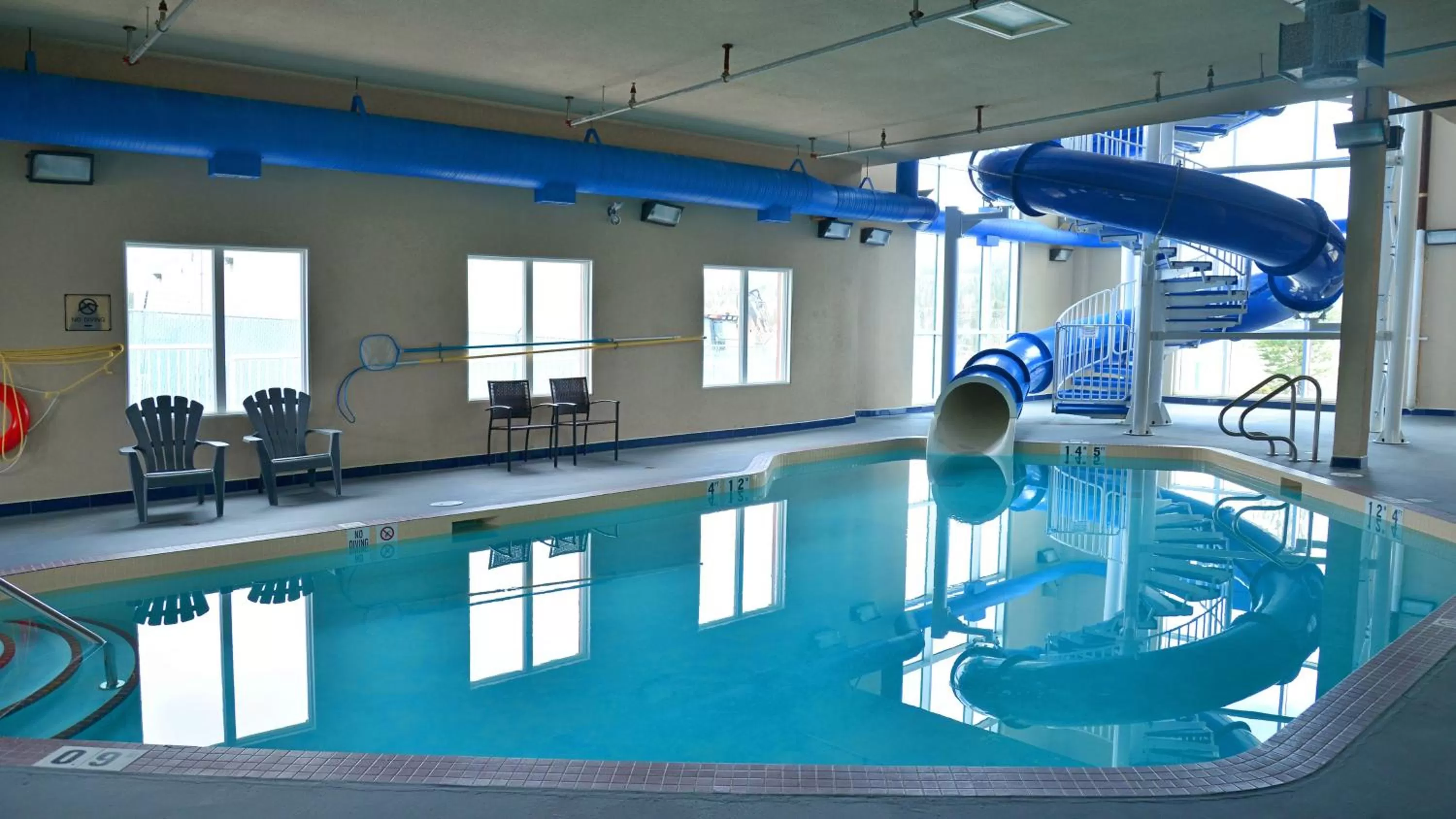 Swimming pool in Holiday Inn Express Hotel & Suites-Hinton by IHG