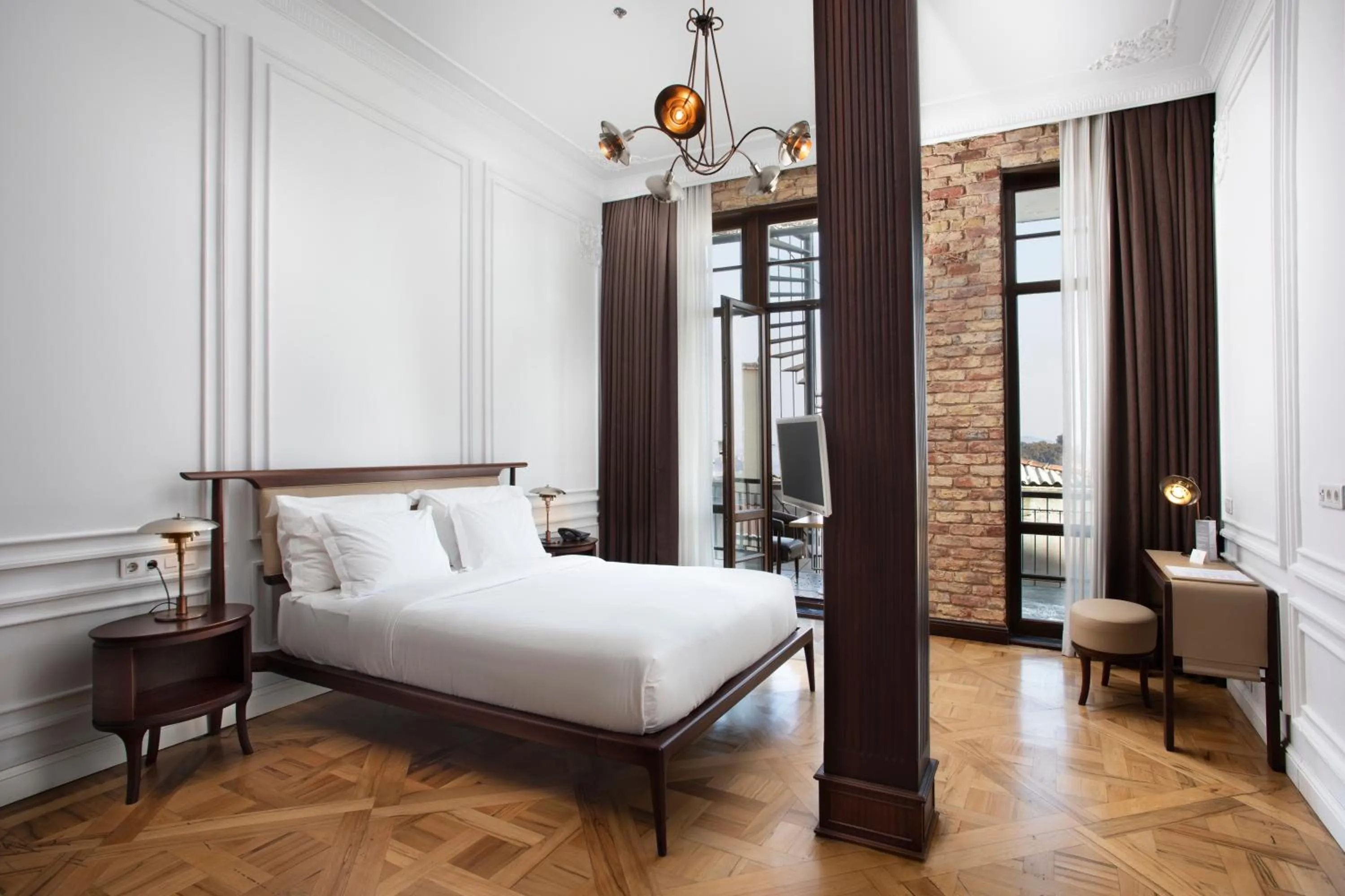 Bed in Georges Hotel Galata