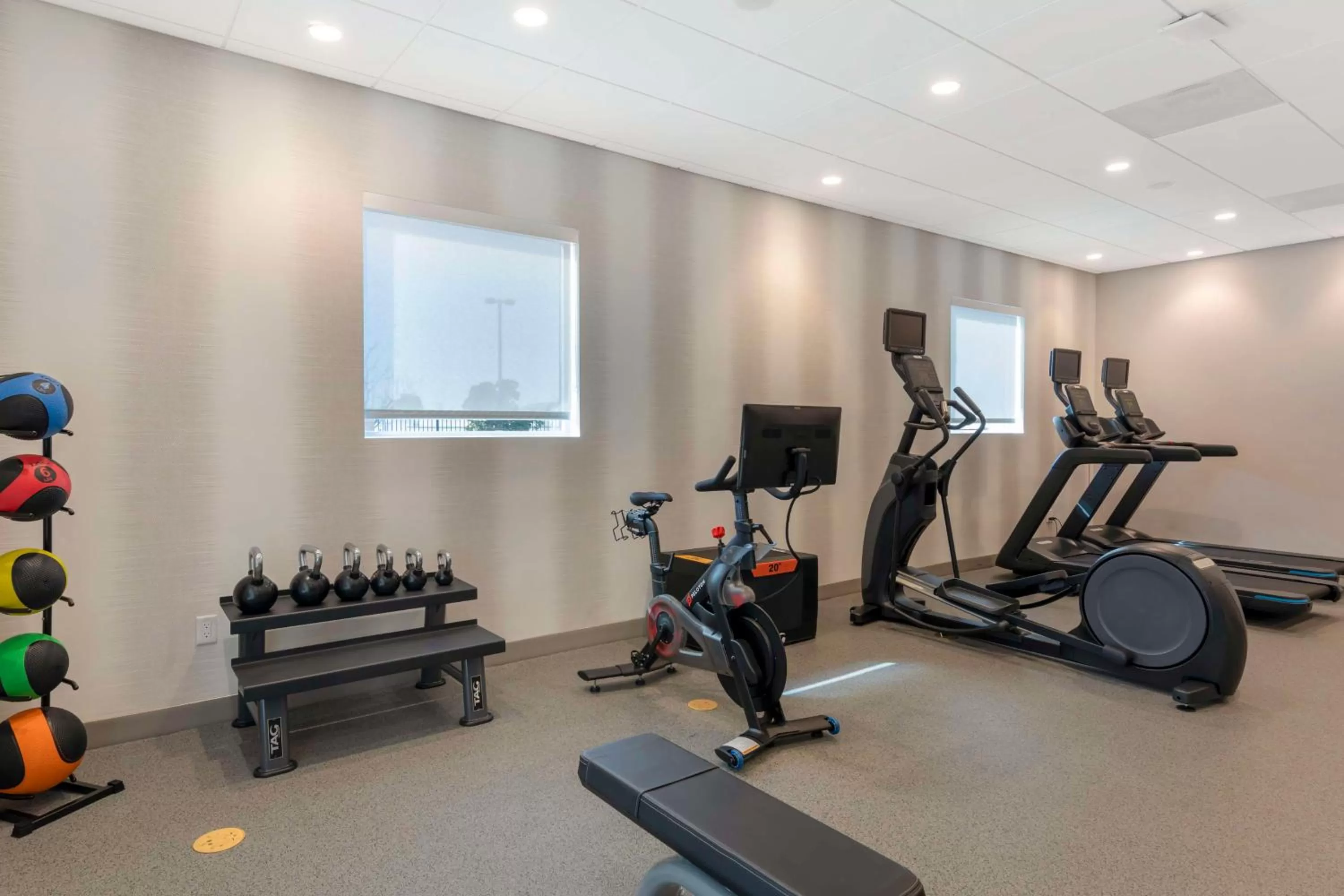 Fitness centre/facilities in Home2 Suites By Hilton Redlands