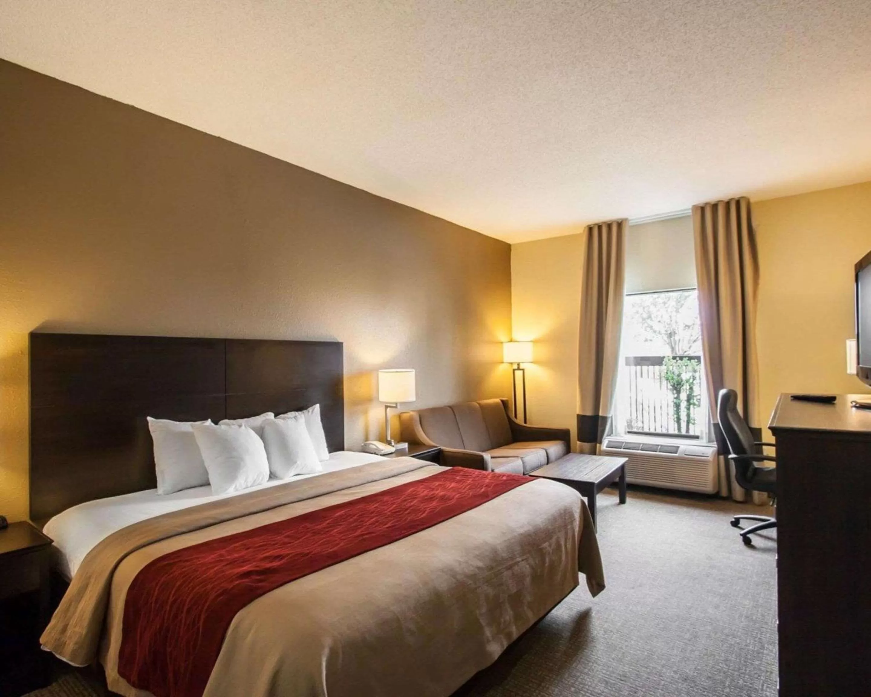 Photo of the whole room, Bed in Quality Inn Hayti North