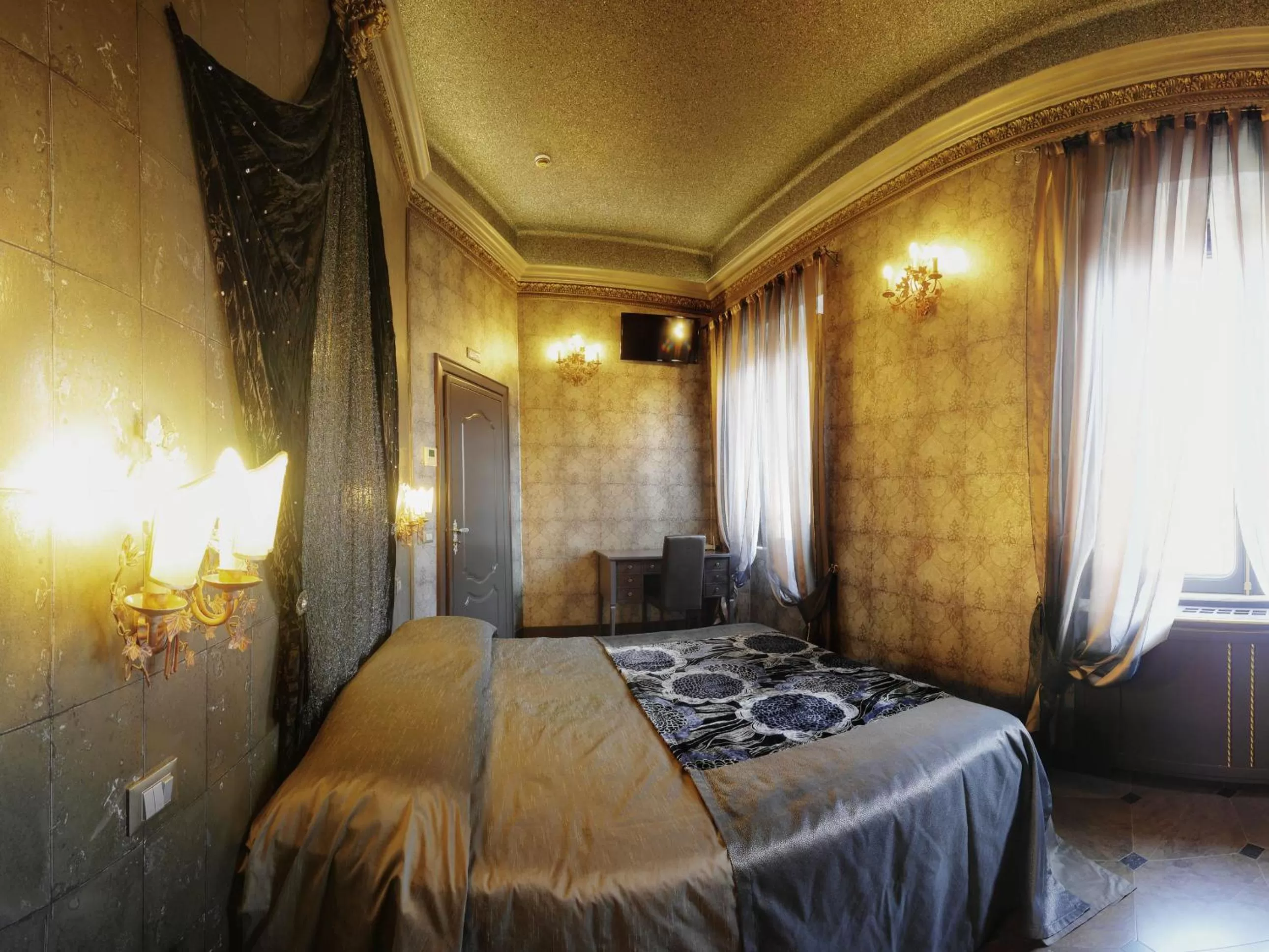 Photo of the whole room, Bed in Antica Dimora Delle Cinque Lune