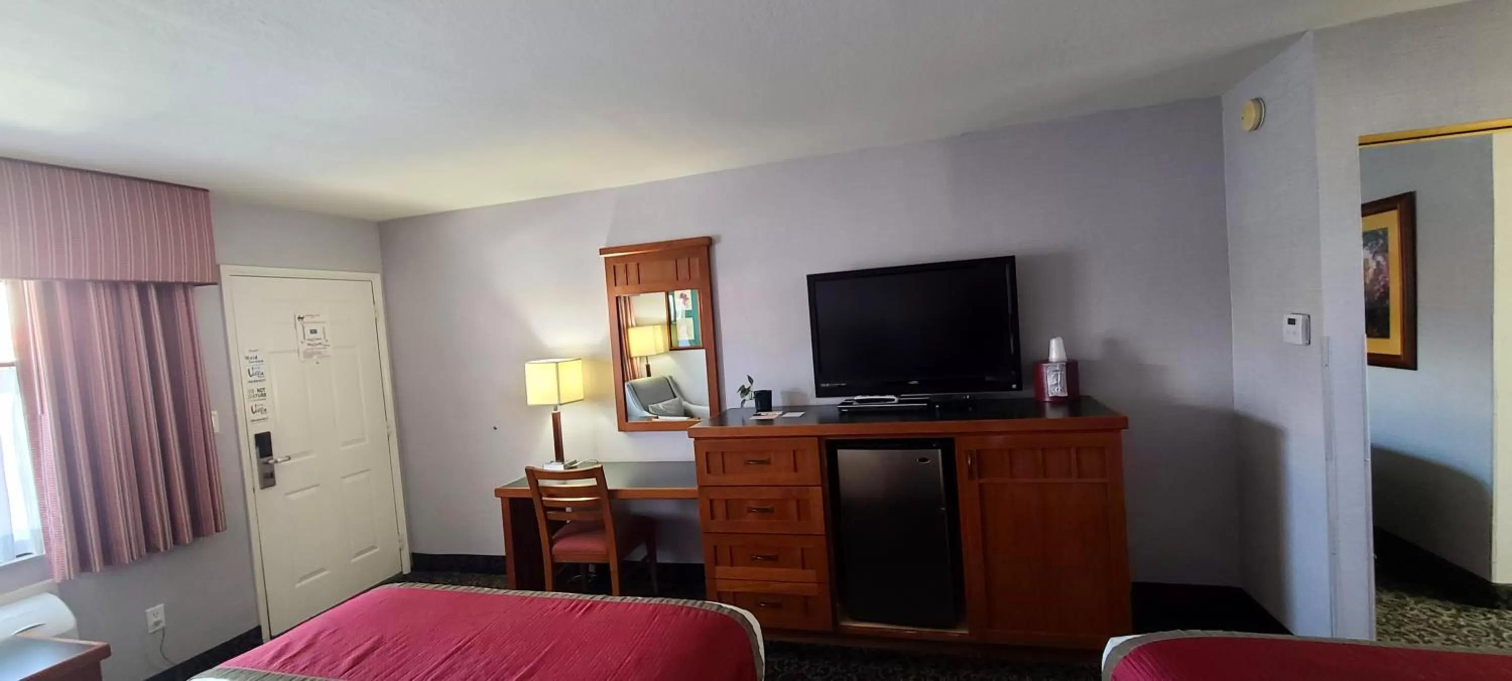 TV and multimedia in Dow Villa Motel