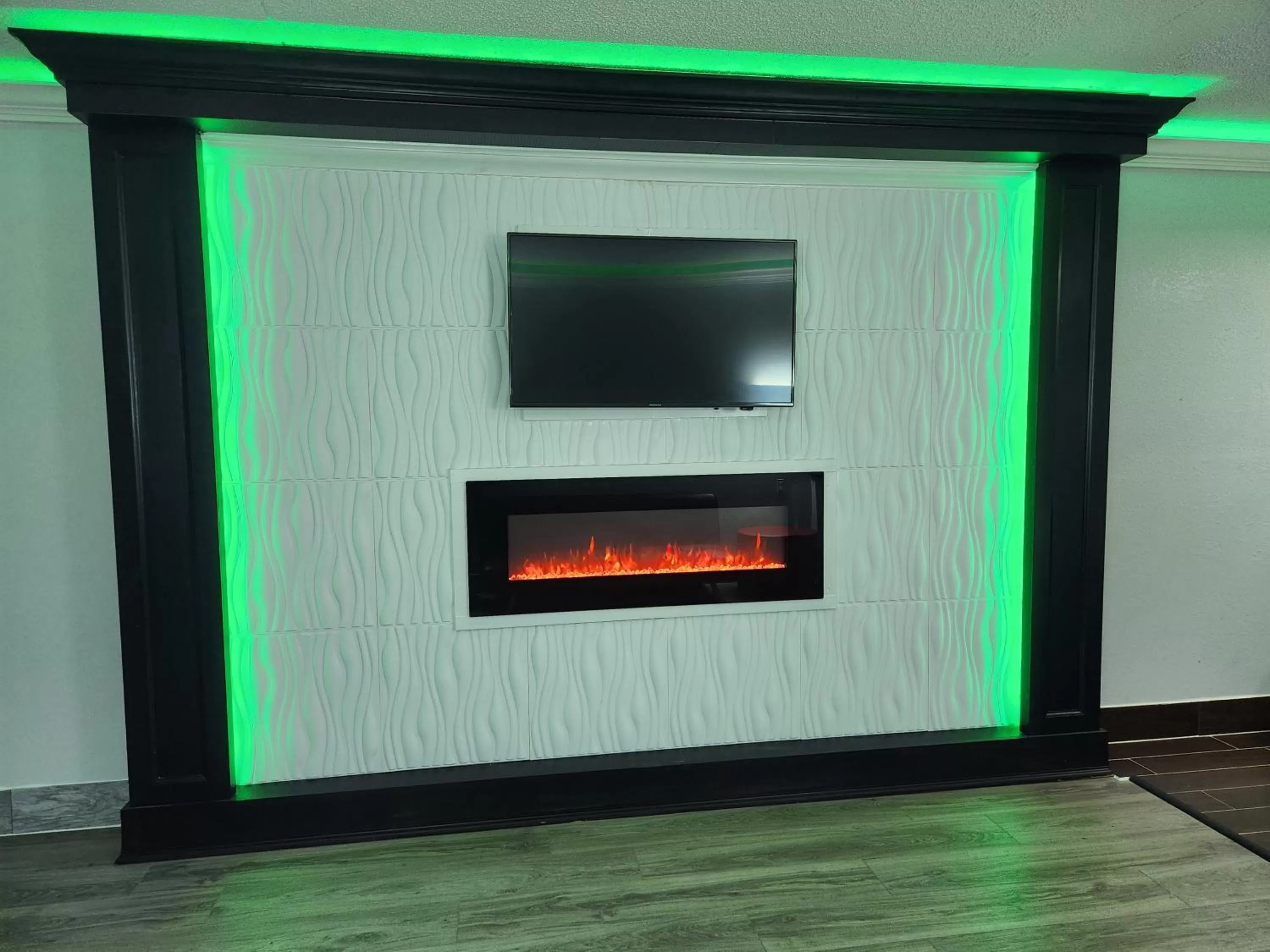 TV and multimedia in Motel 6 North Little Rock, AR-JFK Blvd