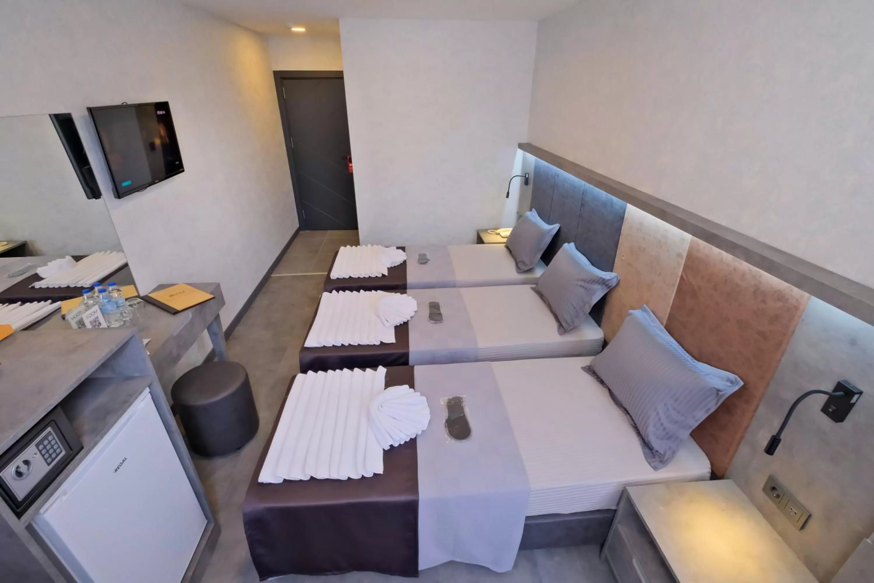 Photo of the whole room in The Queen Hotel