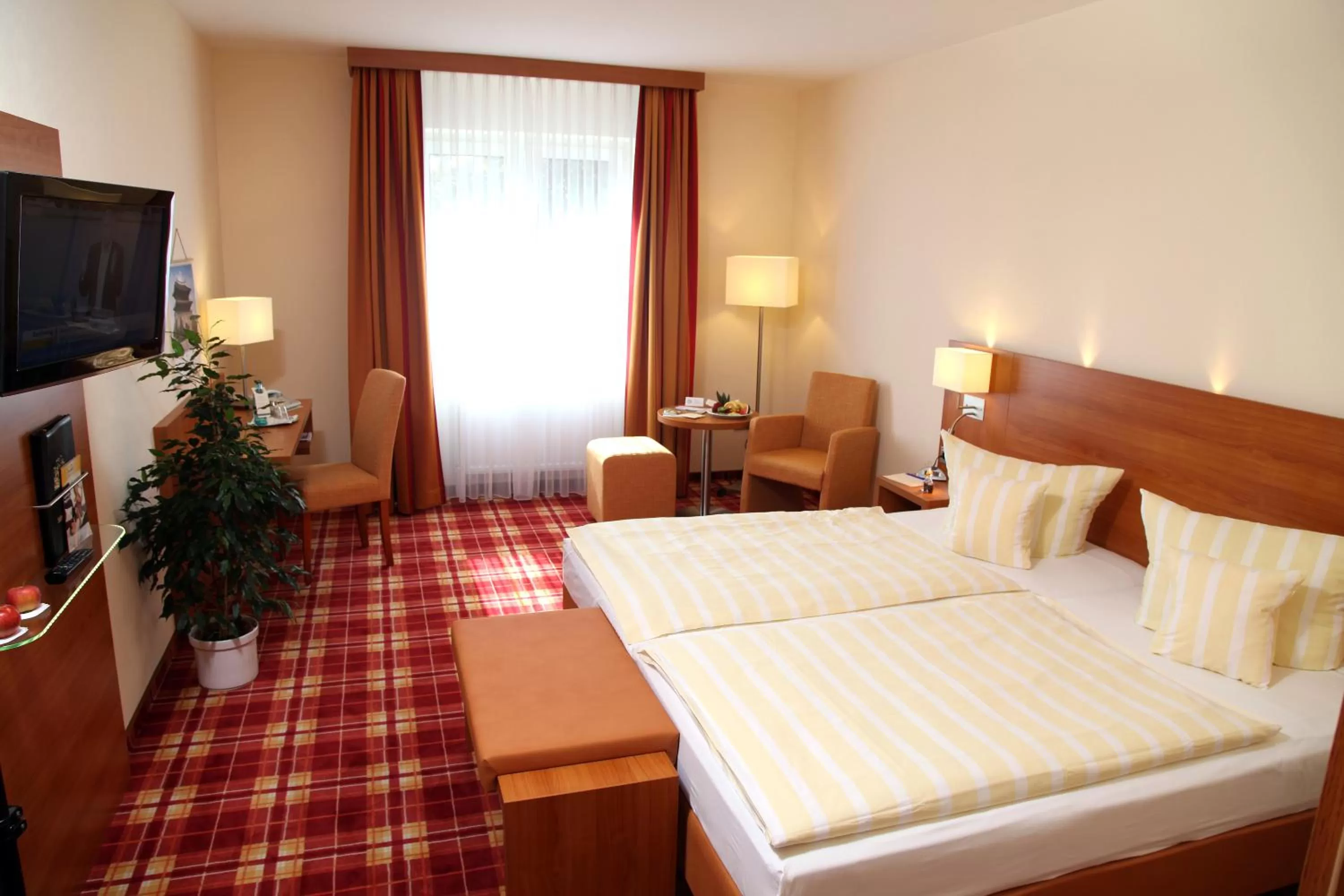 Staff, Bed in Hotel Paulsen