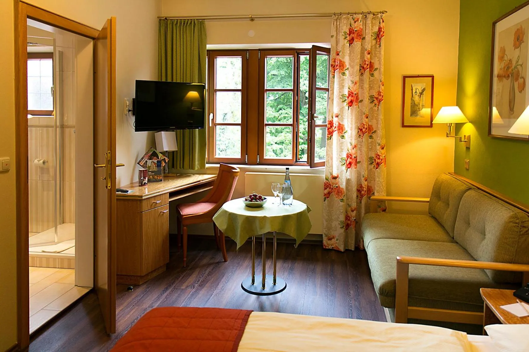 Photo of the whole room, Bed in Hotel Reichsküchenmeister