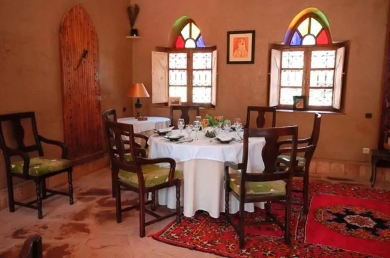 Restaurant/places to eat in La Rose Du Desert