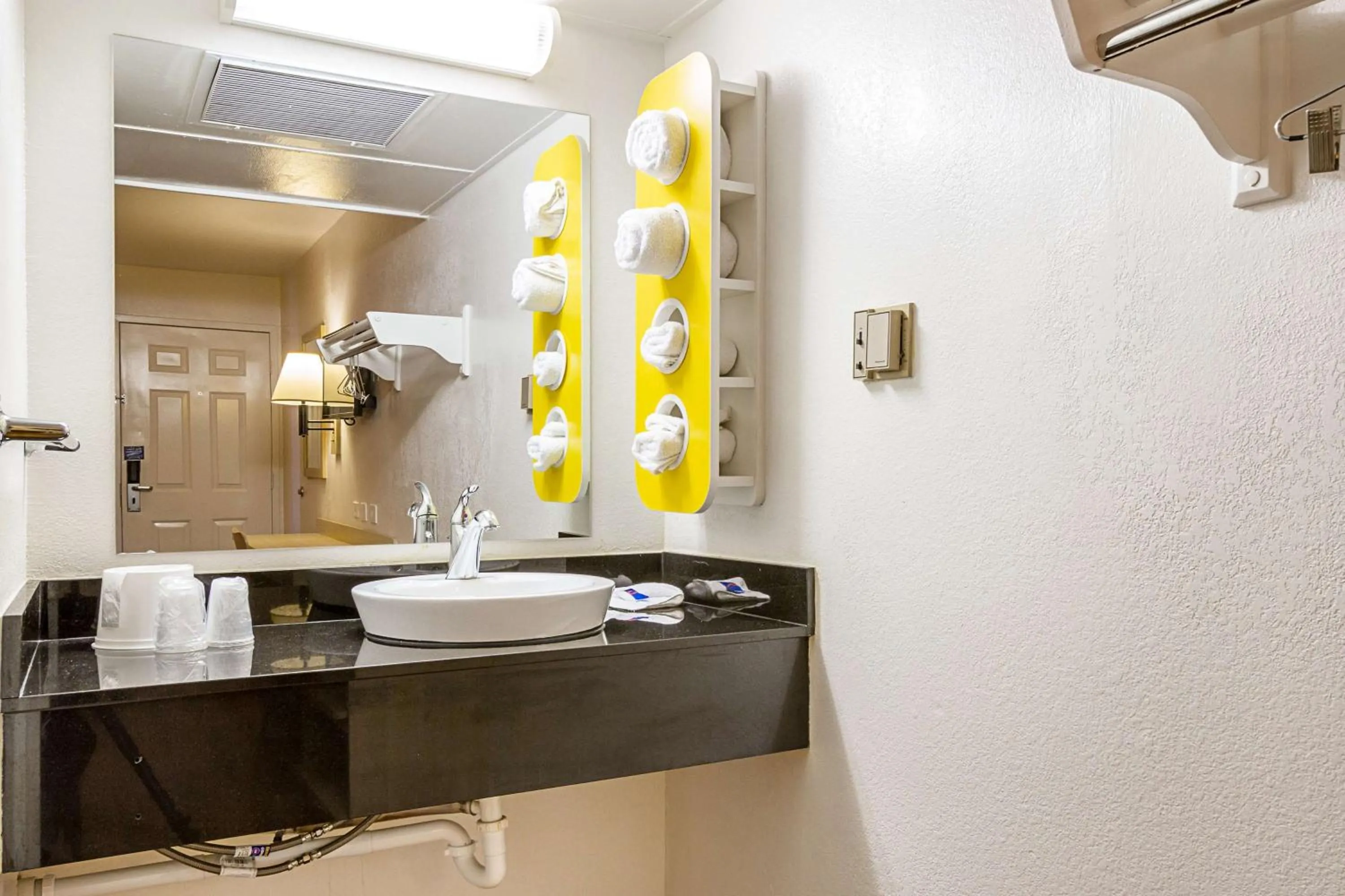 Bathroom in Motel 6 Mesa North