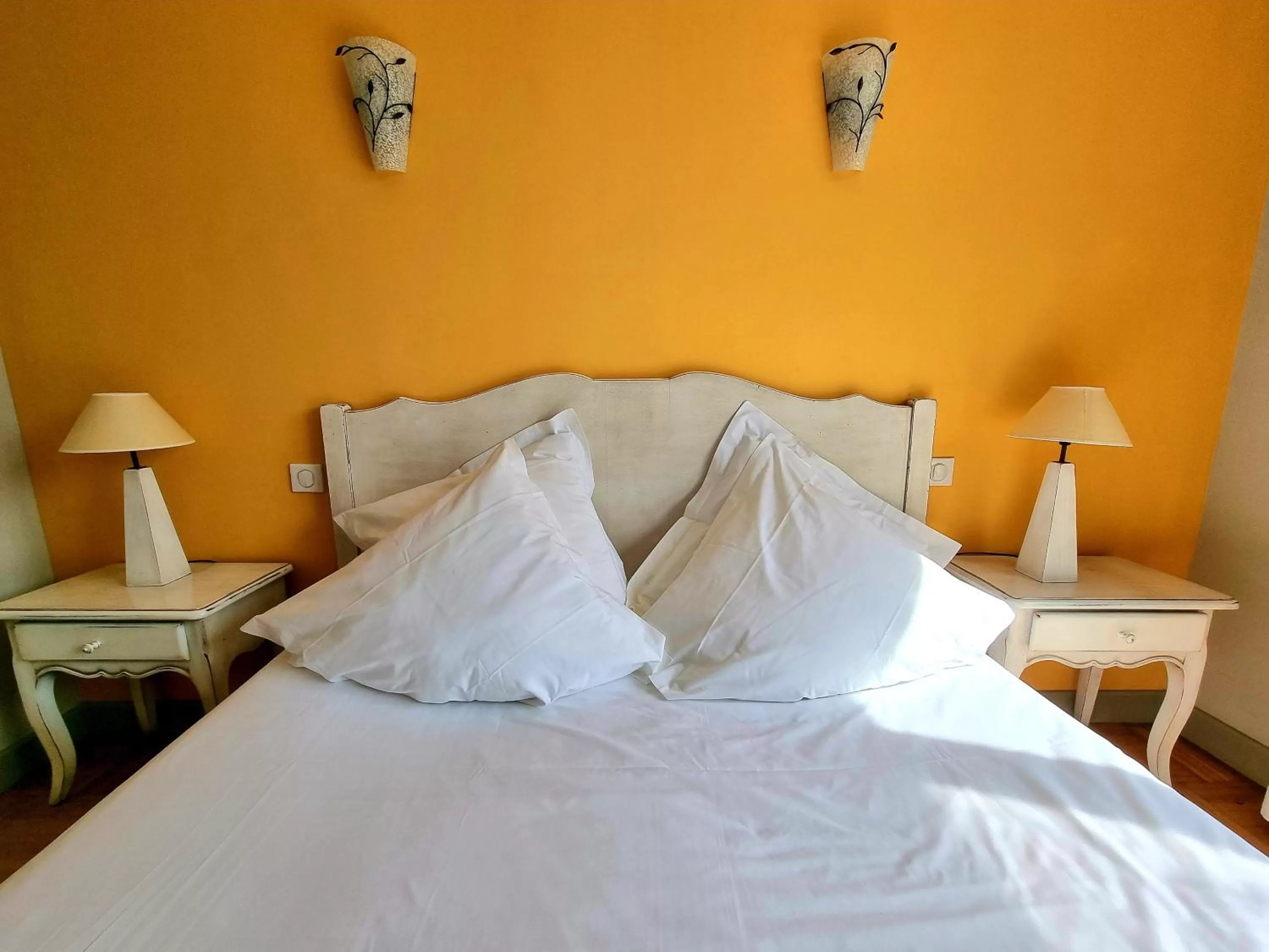 Decorative detail, Bed in Castillon Des Baux