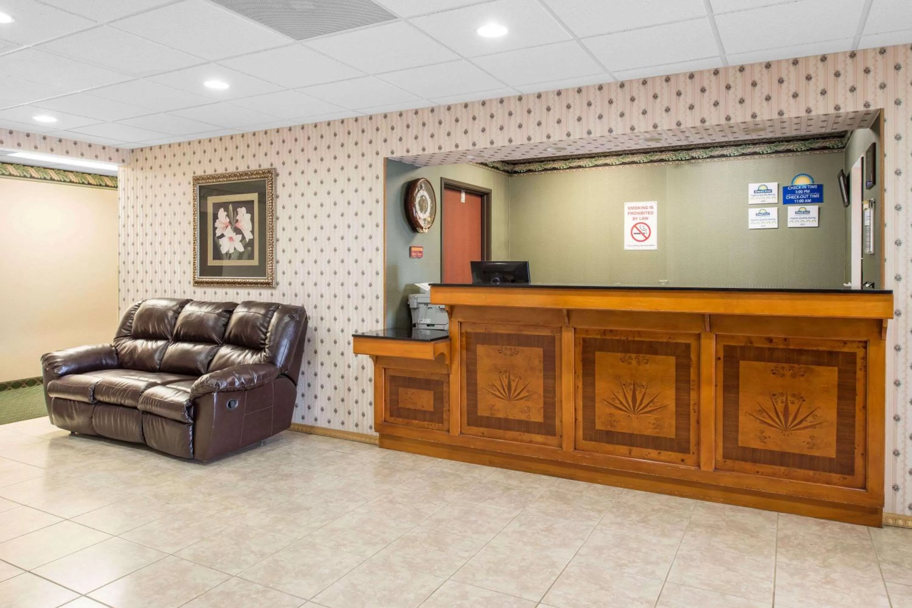 Lobby or reception, Lobby/Reception in Days Inn by Wyndham Sullivan