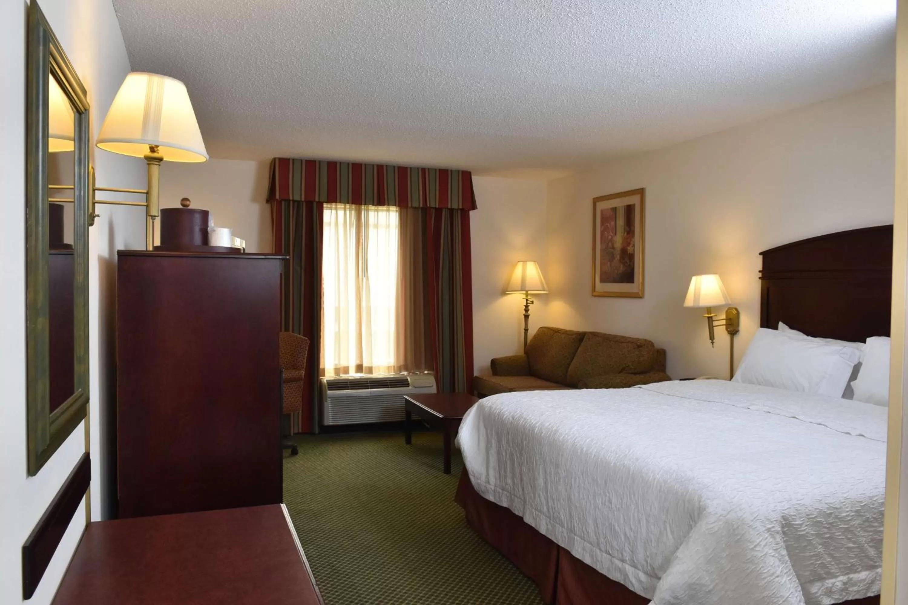 King Room - Mobile Access with Tub/Non-Smoking in Hampton Inn Stony Creek