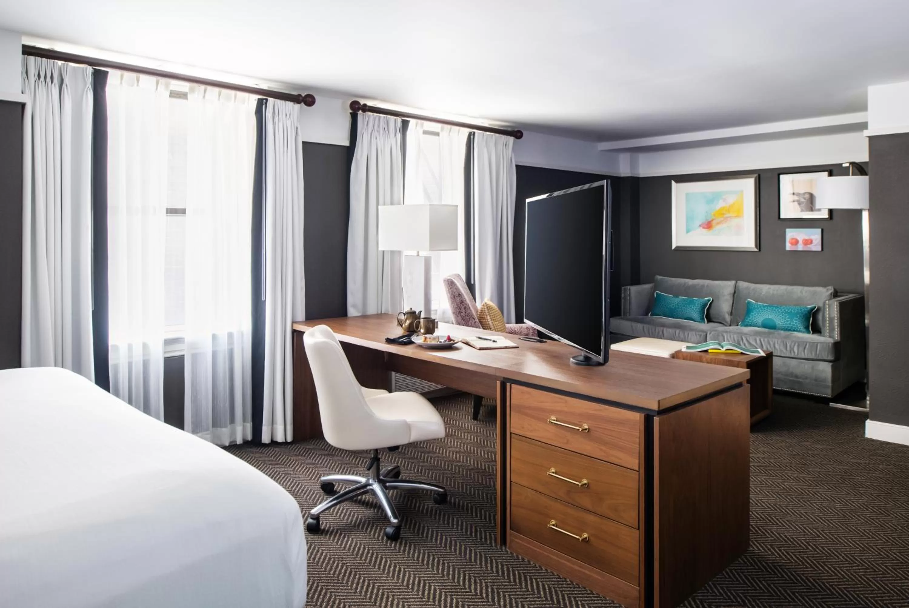 Day, Bed in The Commonwealth