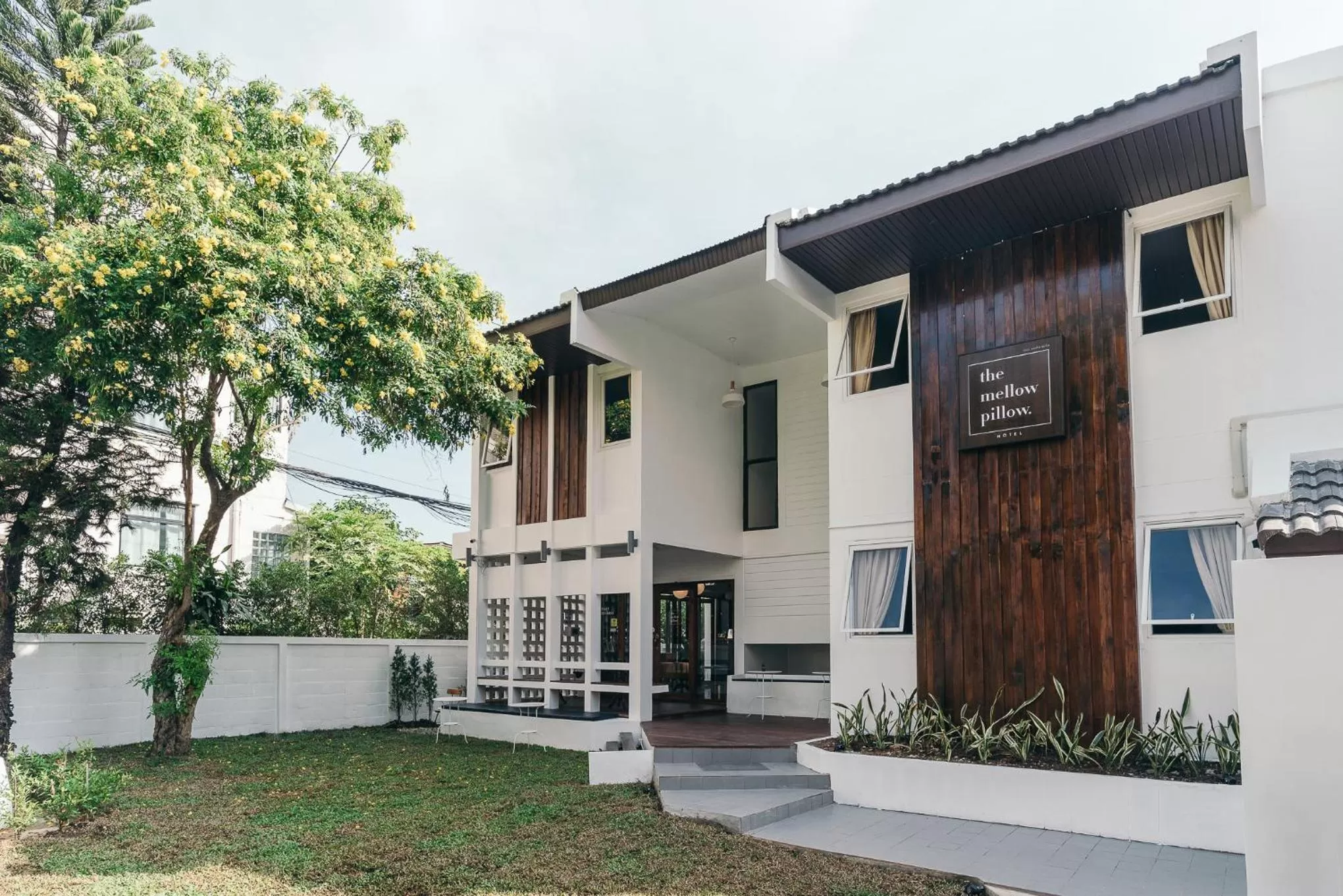 Property building in The Mellow Pillow Hotel @ Chiang Mai Gate