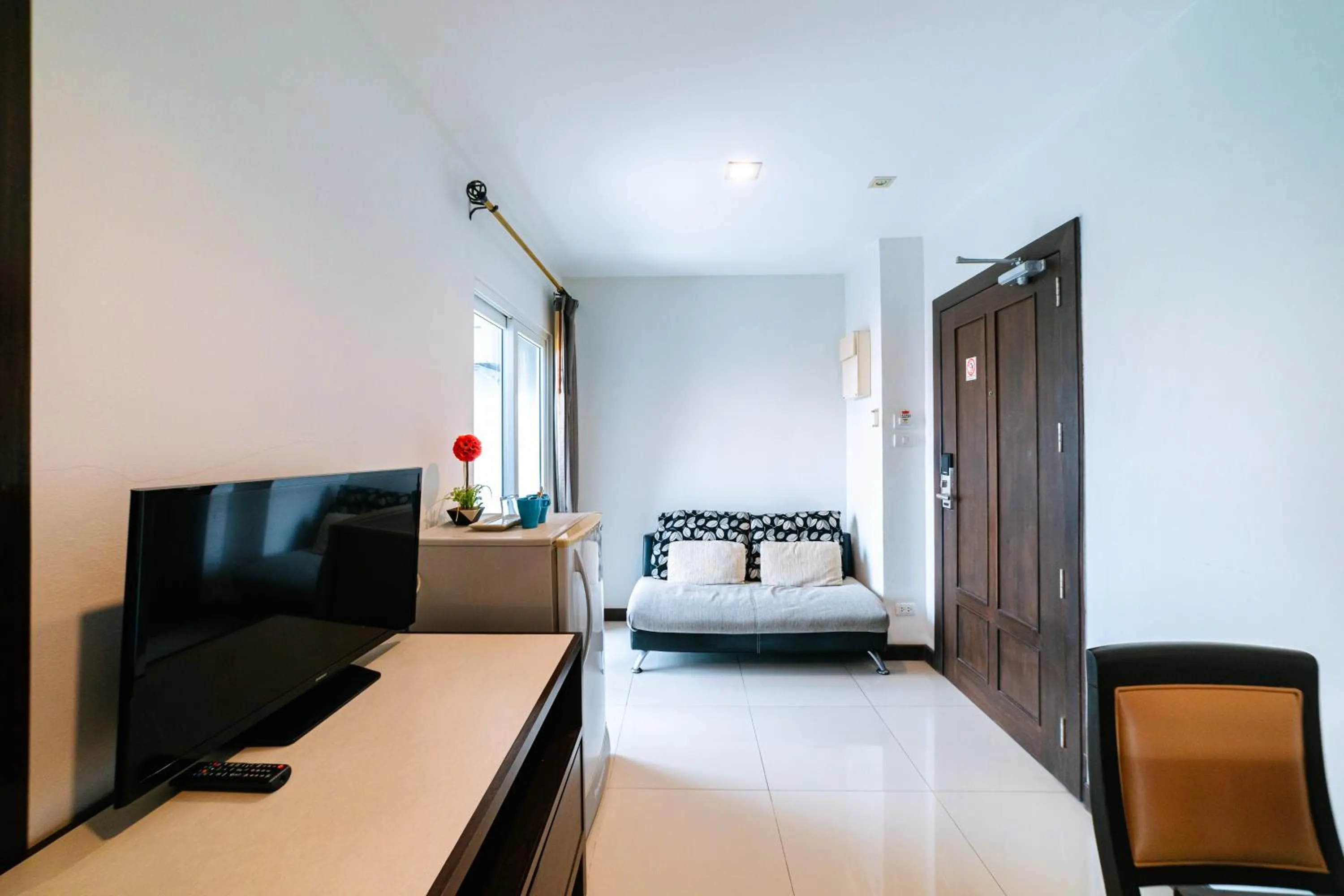 Living room, Bed in Ratana Hotel Sakdidet, PHUKET TOWN