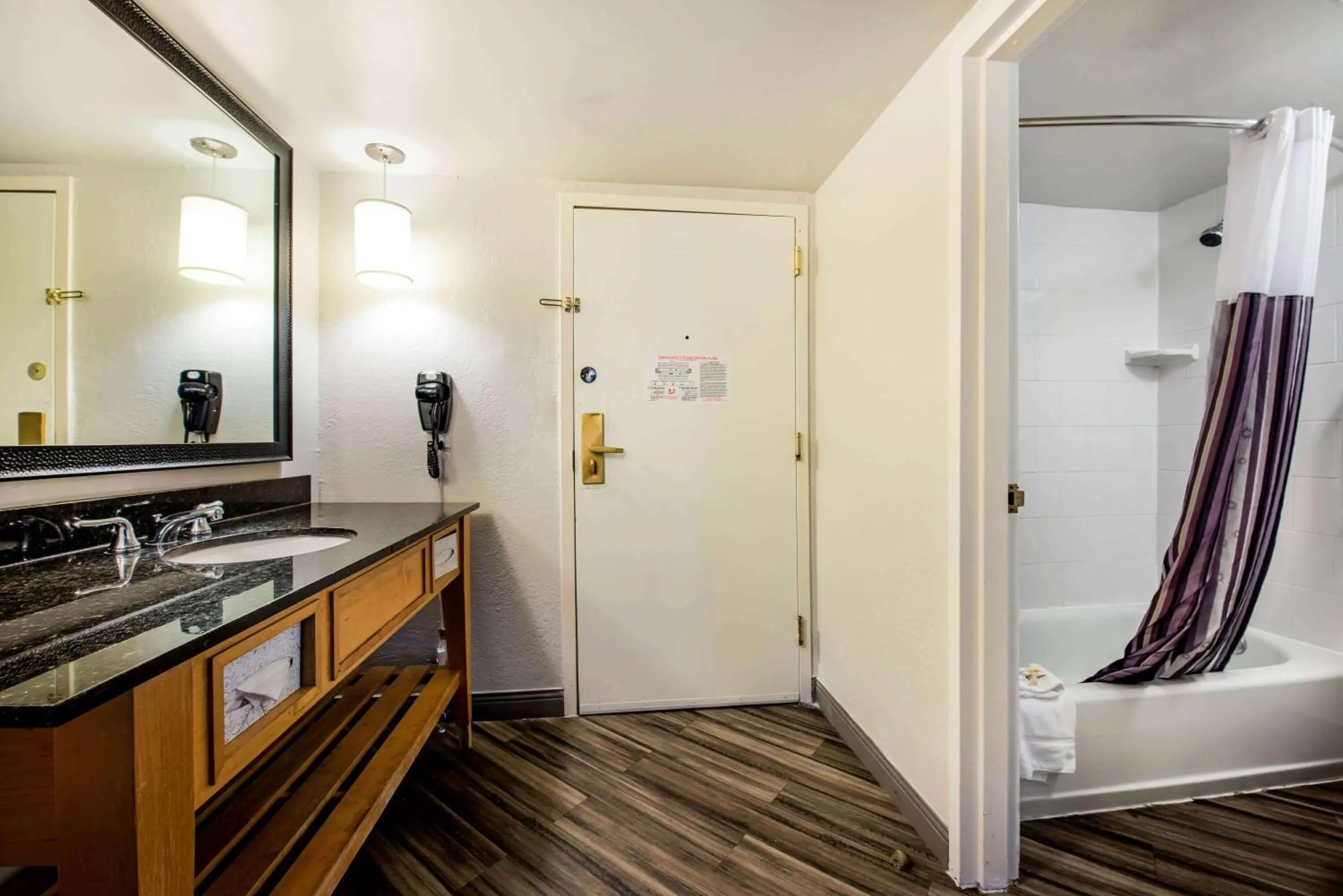 Bathroom, Bed in La Quinta by Wyndham Fort Lauderdale Tamarac