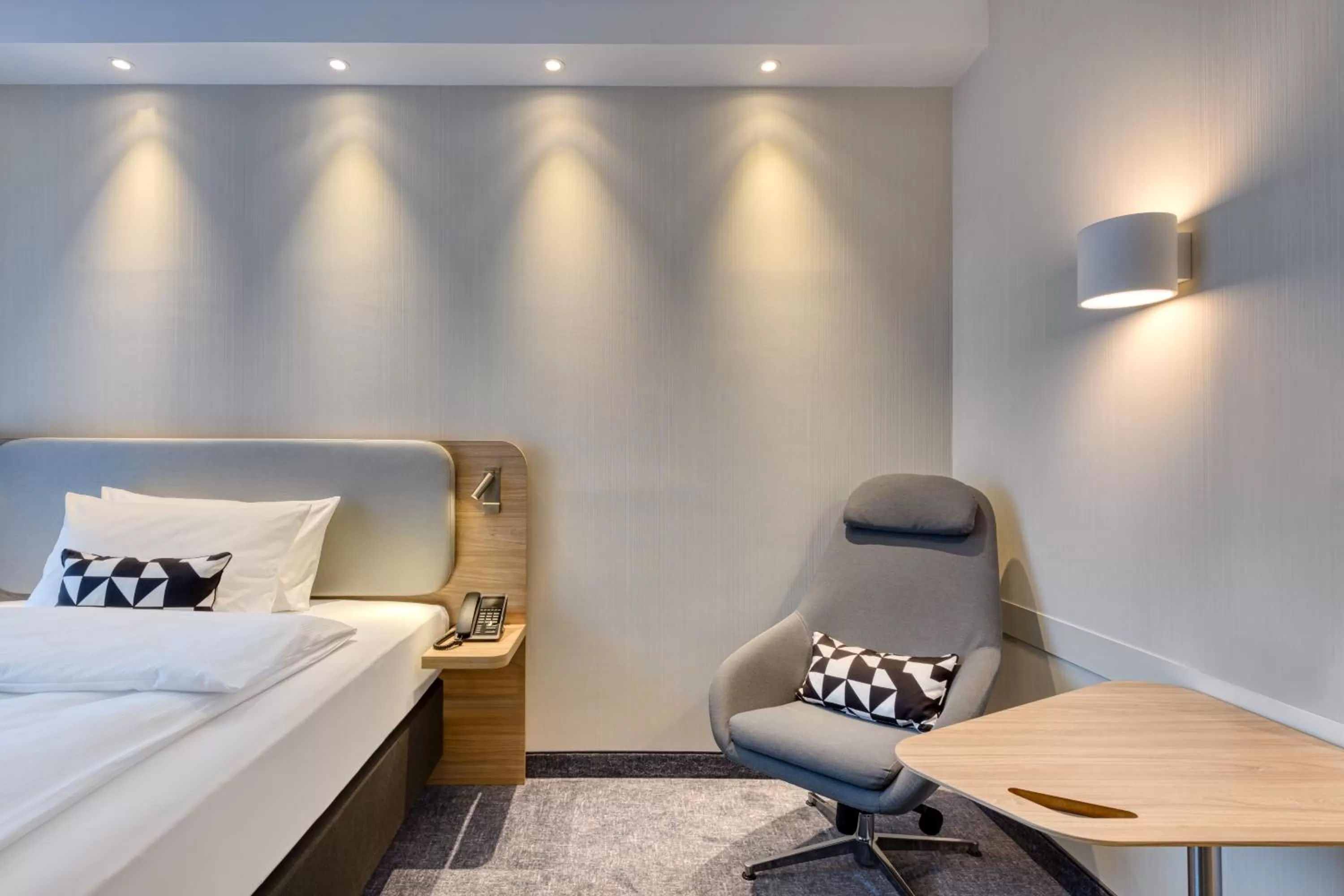 Photo of the whole room, Bed in Holiday Inn Express Göttingen by IHG