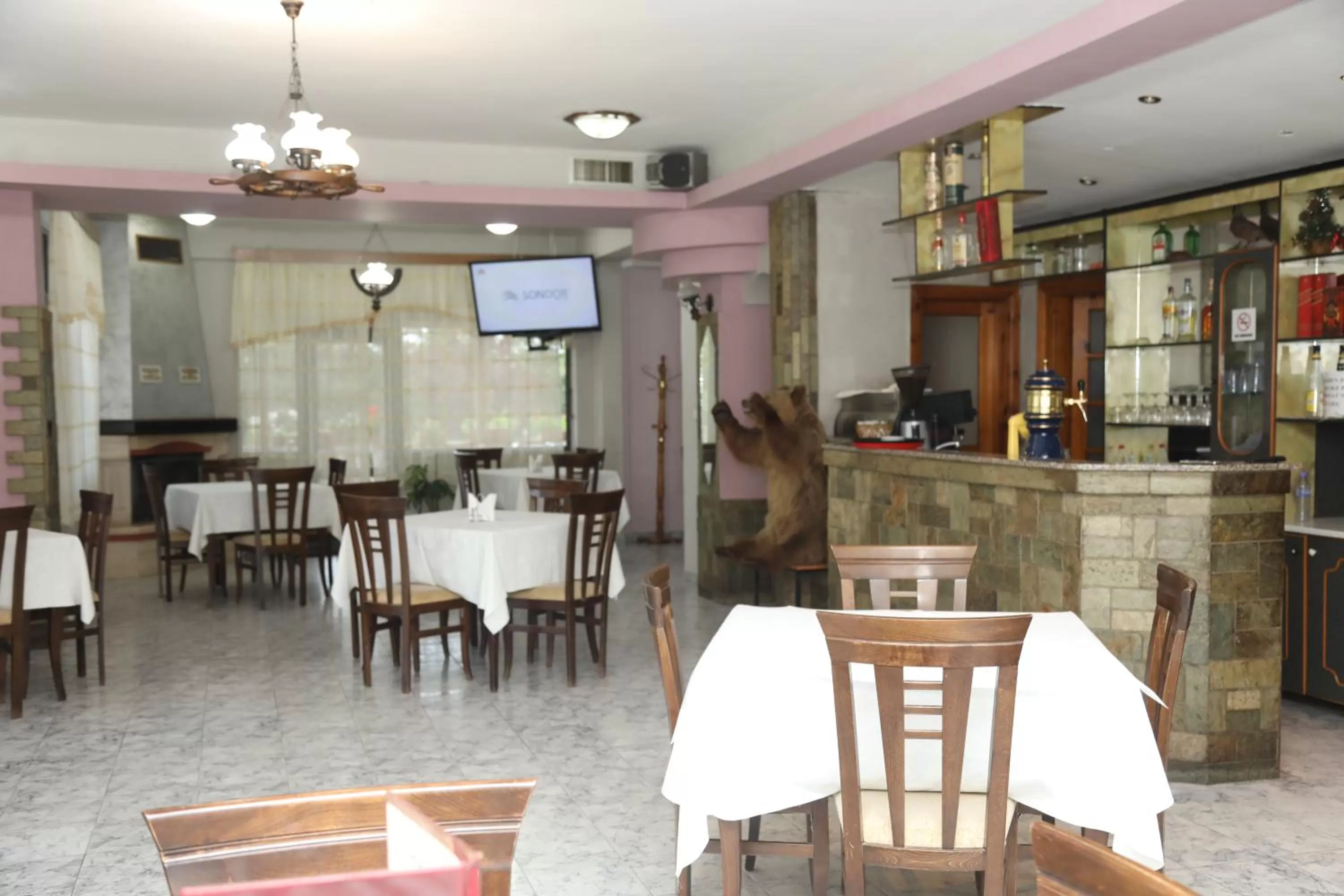 Restaurant/places to eat in Hotel Villa Kabashi