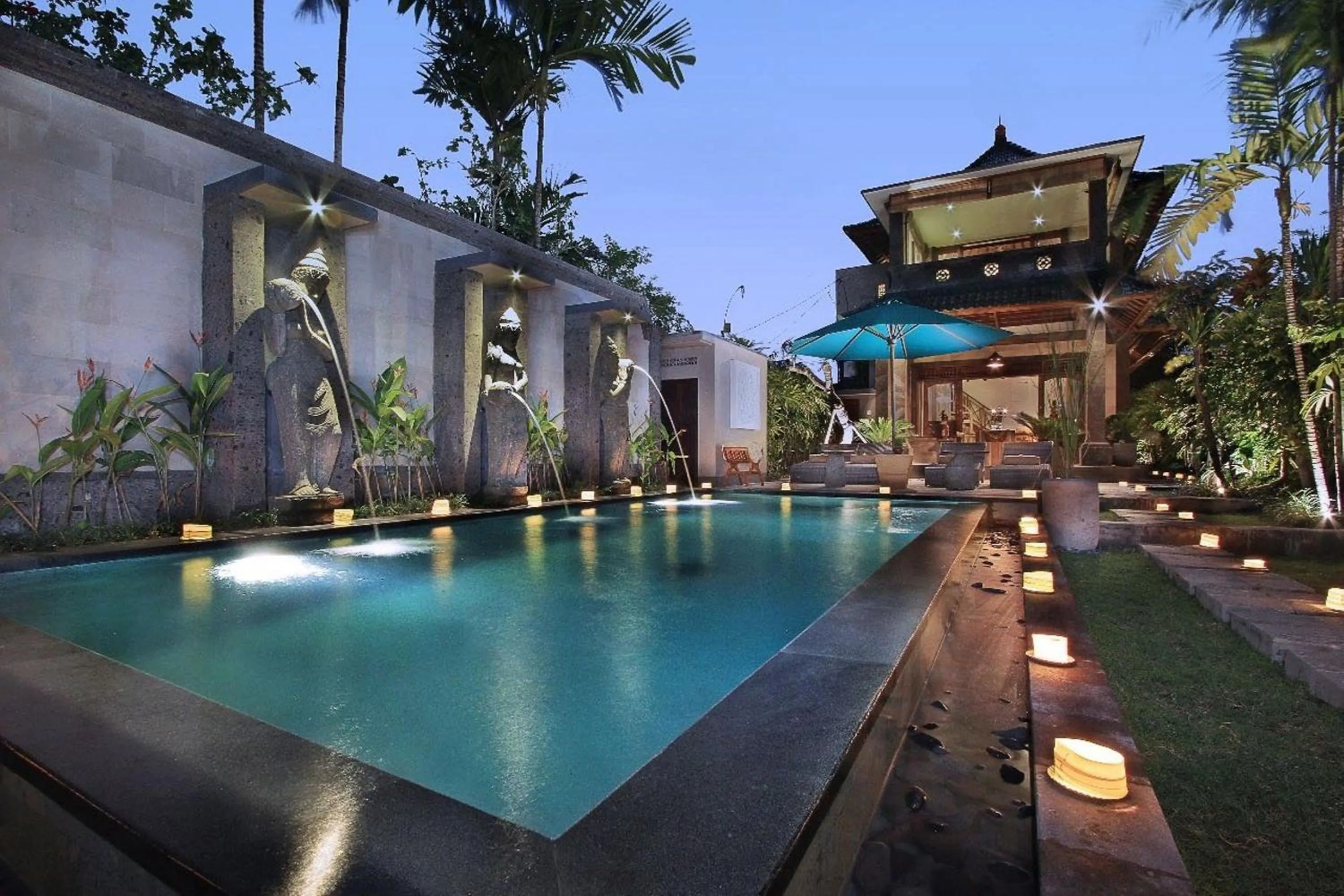 Swimming pool in D'Legon Villas