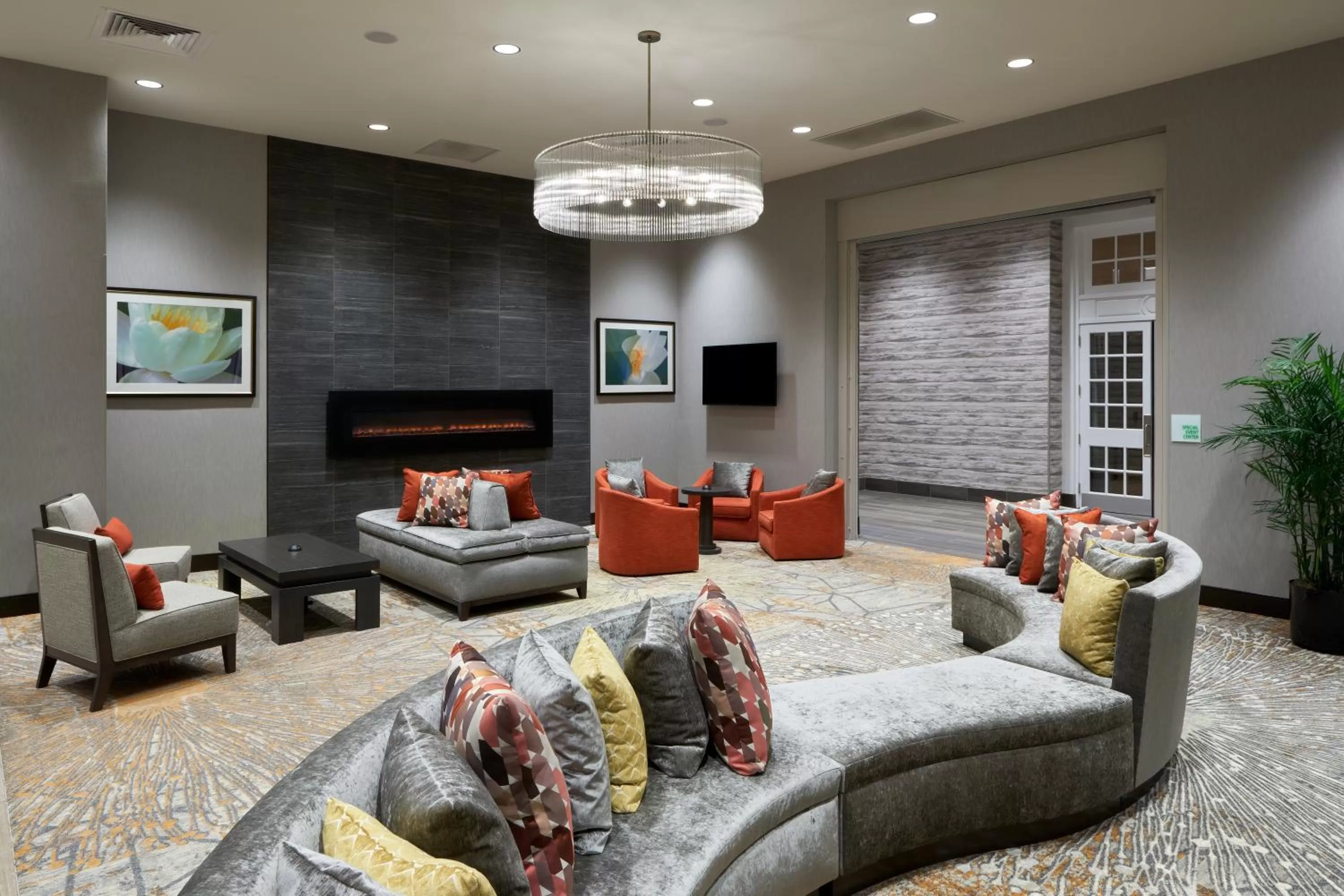 Property building in Holiday Inn & Suites Philadelphia W - Drexel Hill by IHG