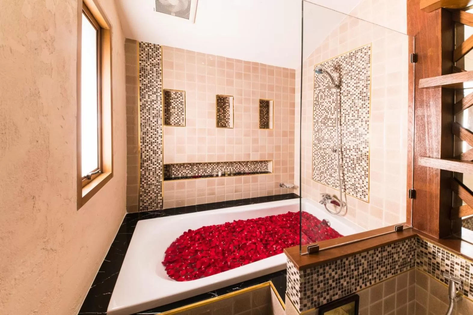 Shower, Bed in Phra Singh Village