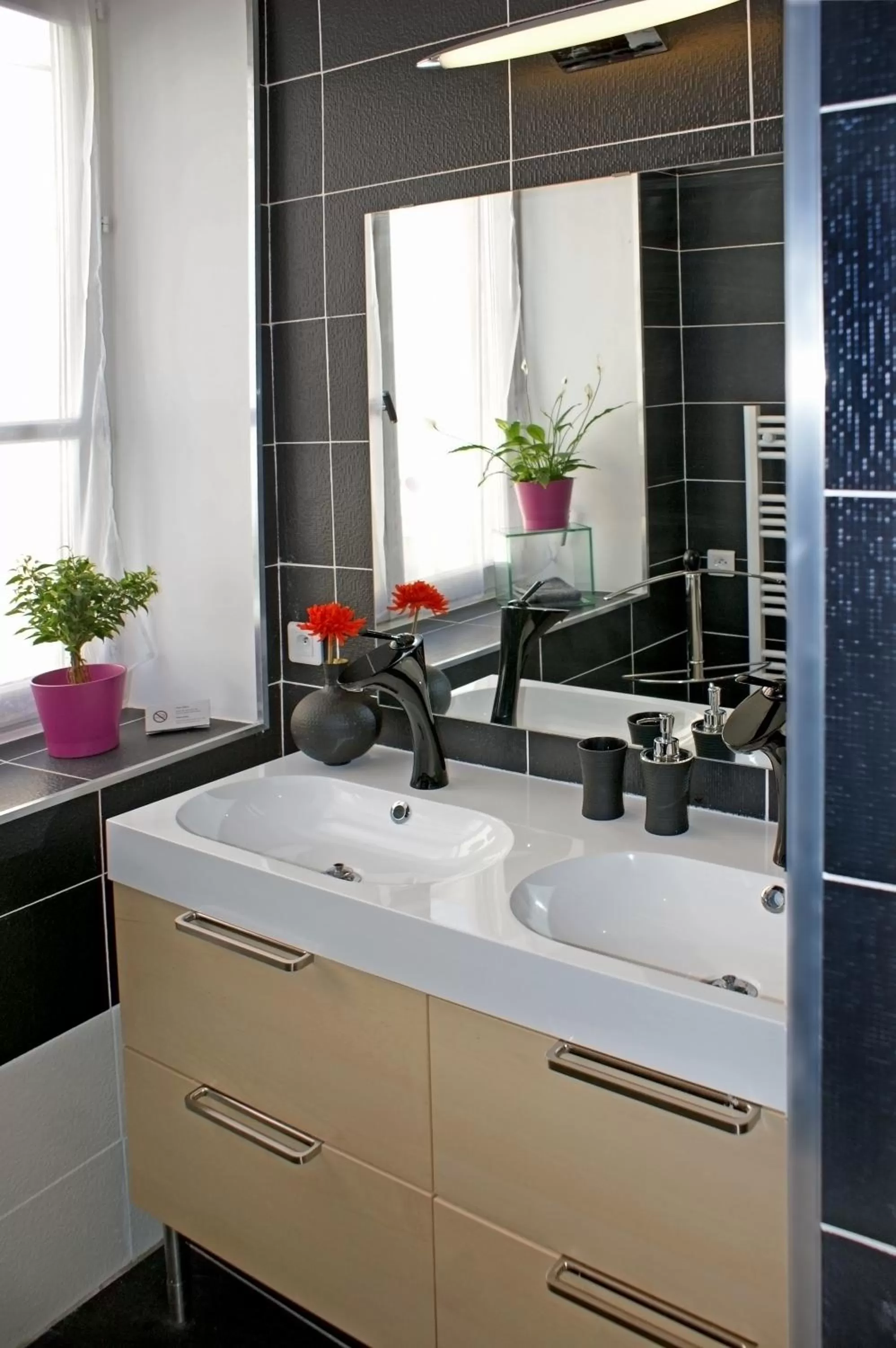 Decorative detail, Bathroom in Lyon City Home's Bed & Breakfast