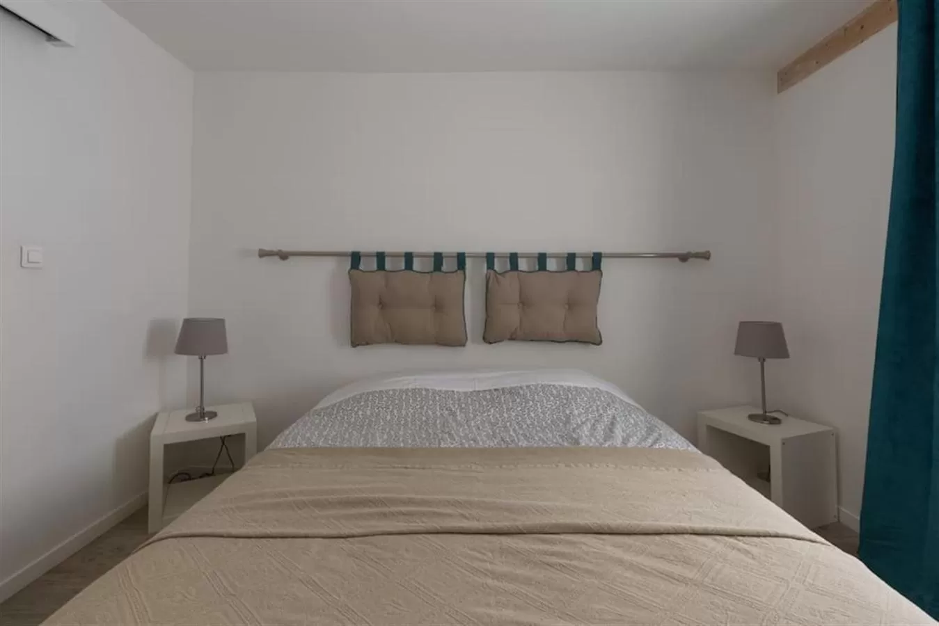 Bedroom, Bed in Lou Cardalines