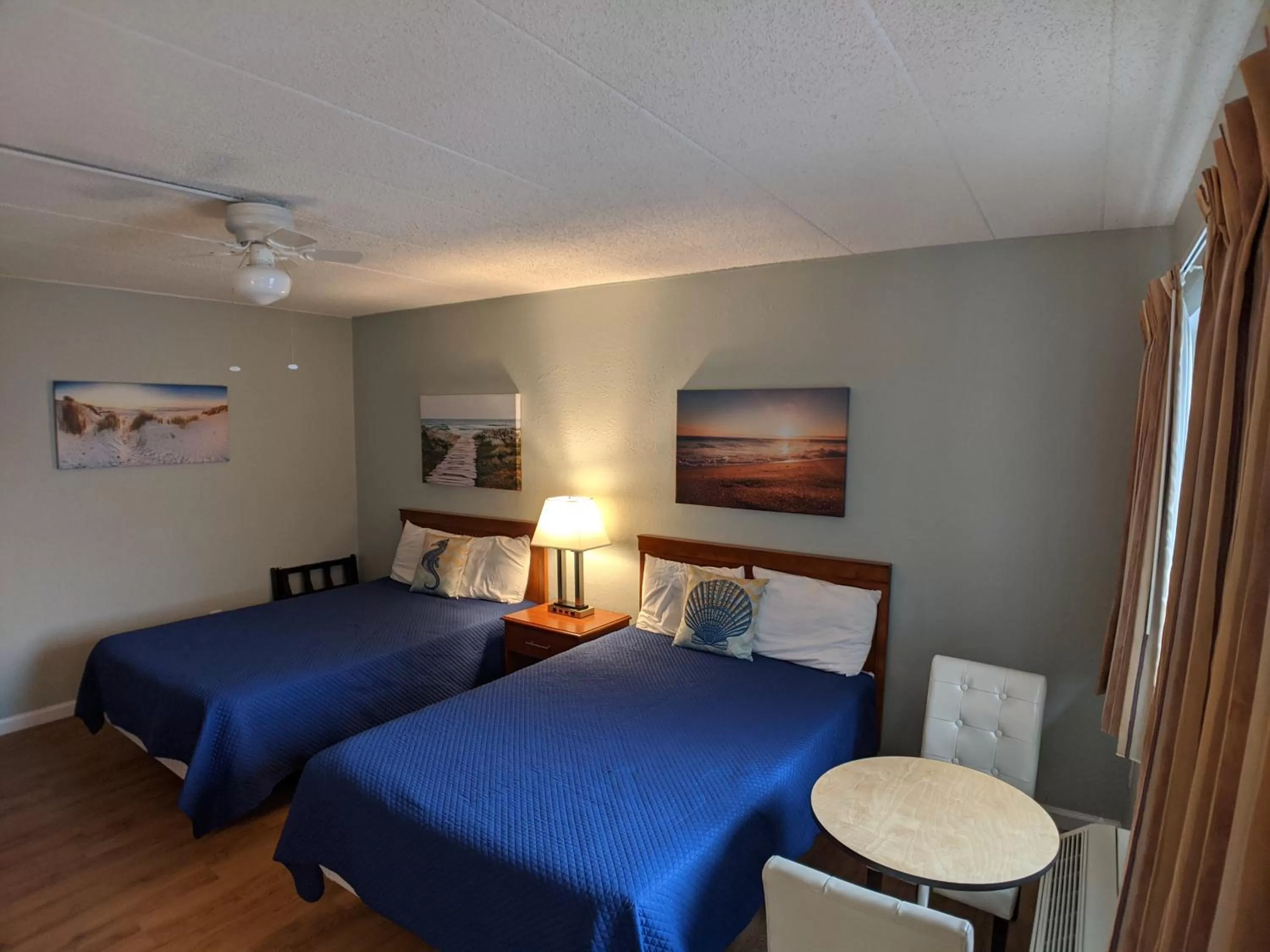 Double Room with Two Double Beds in Sand Pebble Motor Lodge