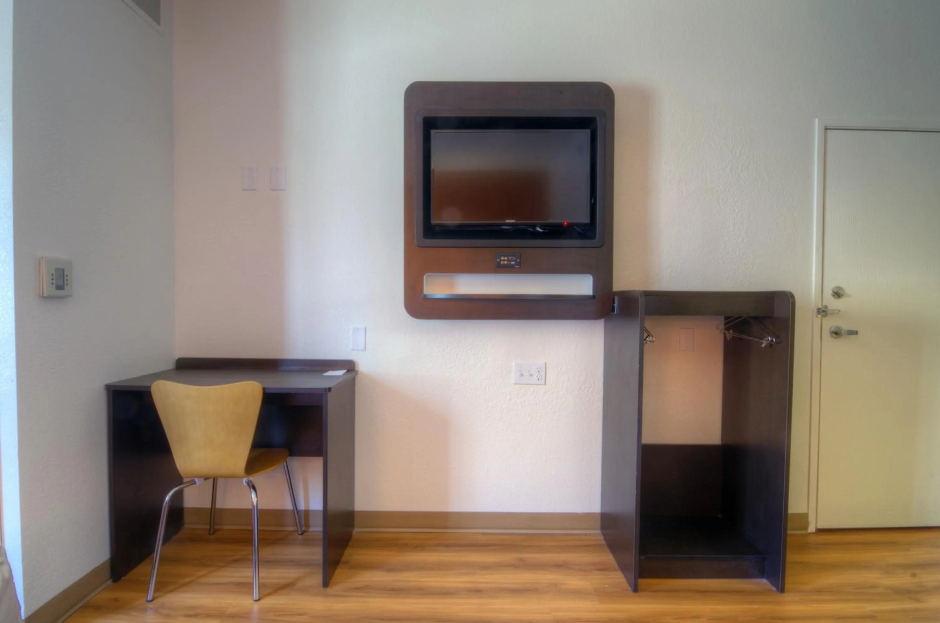 Decorative detail in Motel 6-Orlando, FL - International Dr