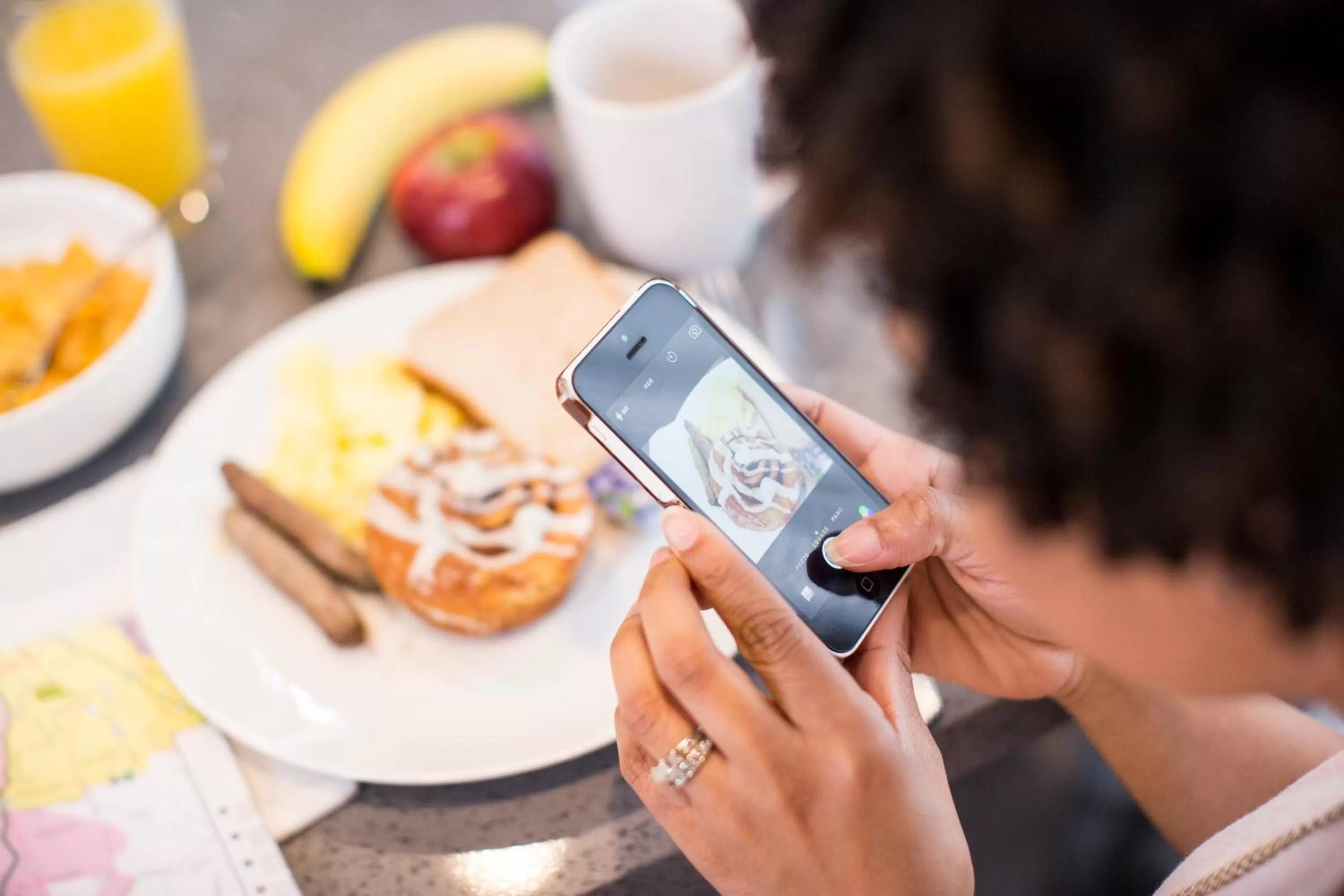 Restaurant/places to eat in Holiday Inn Express London Victoria by IHG