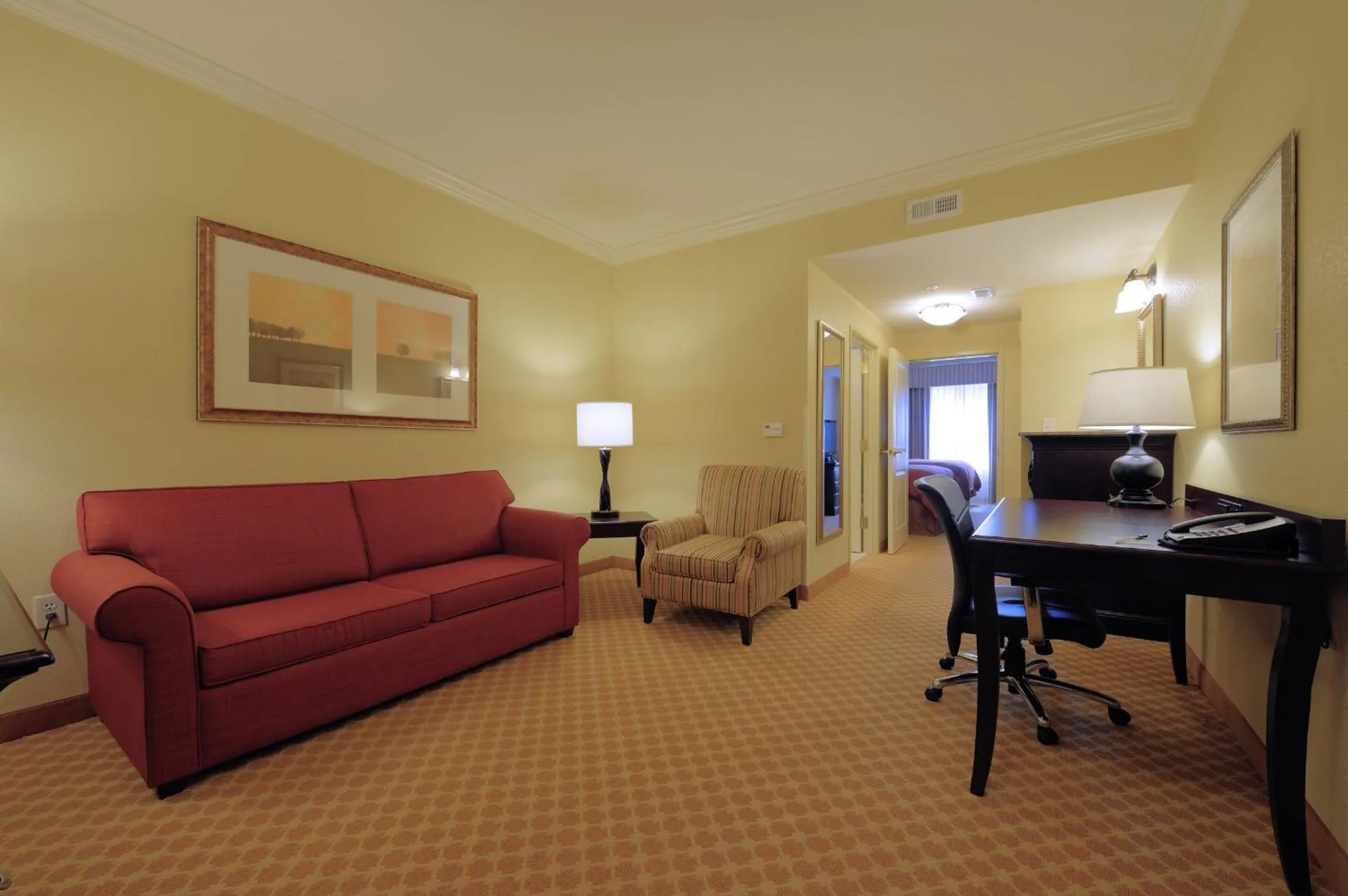 Living room in Country Inn & Suites by Radisson, Columbia at Harbison, SC