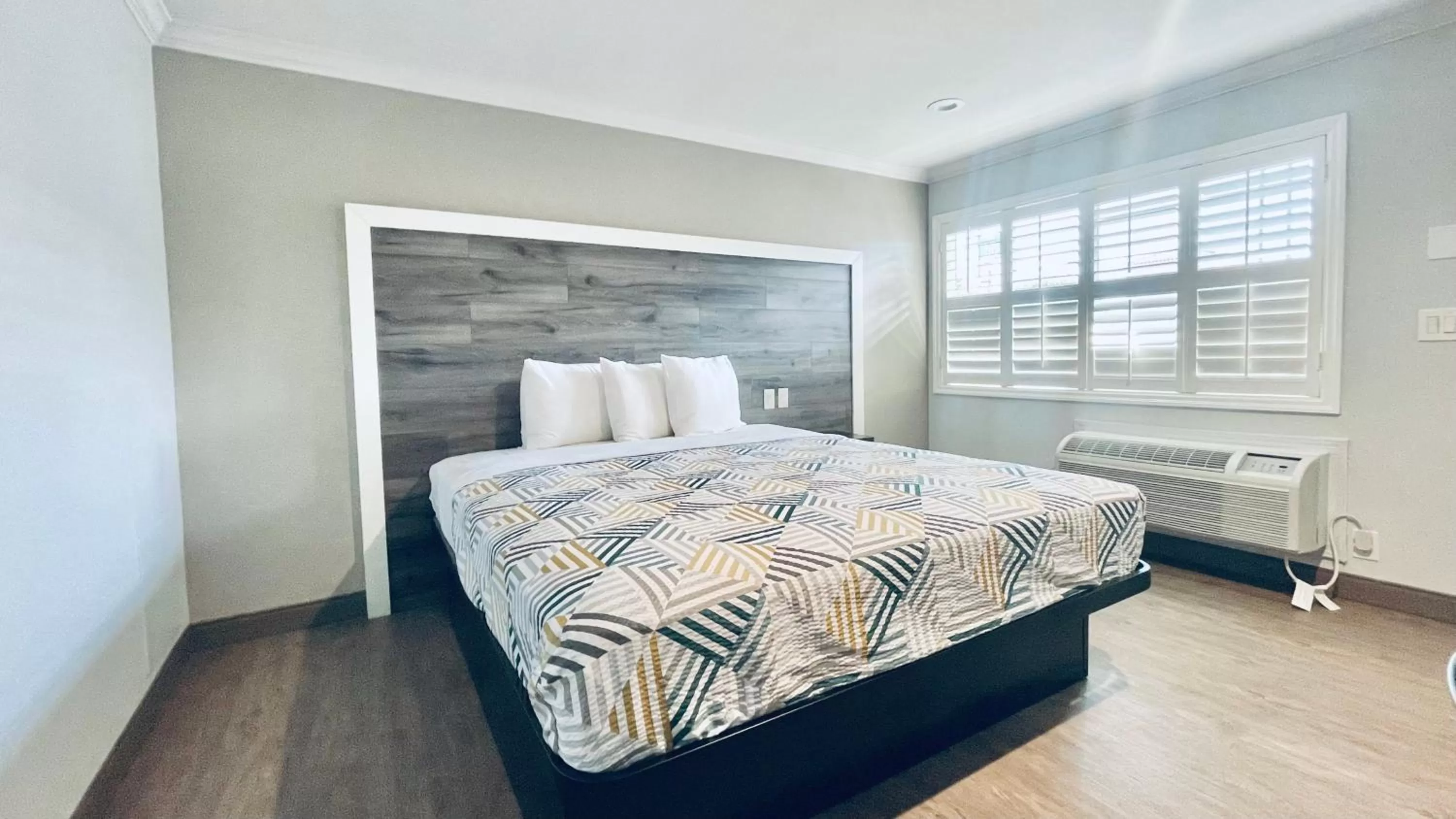 Bed in Motel 6 Pico Rivera - Los Angeles, CA