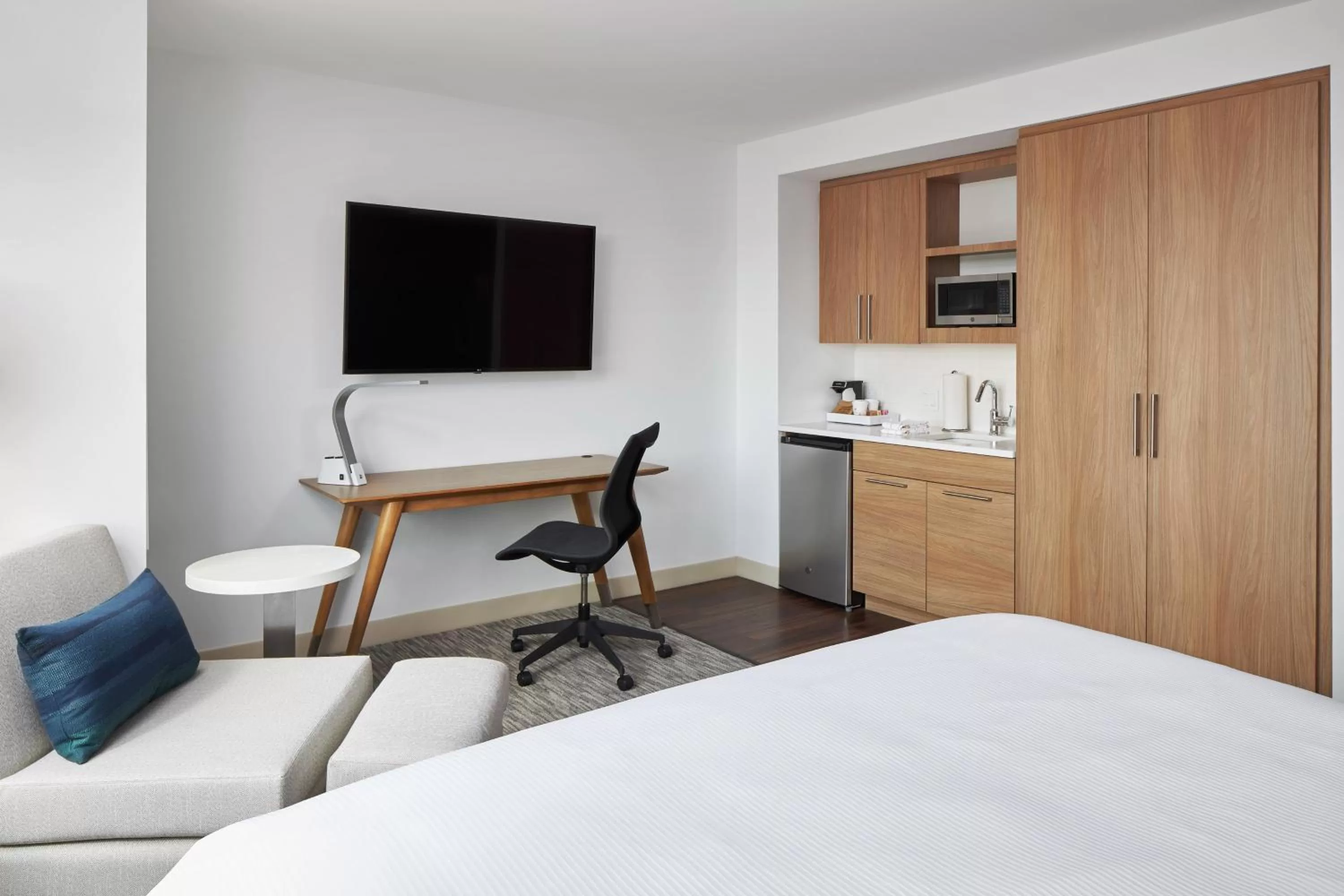 Photo of the whole room, Bed in Element Valley Forge King of Prussia