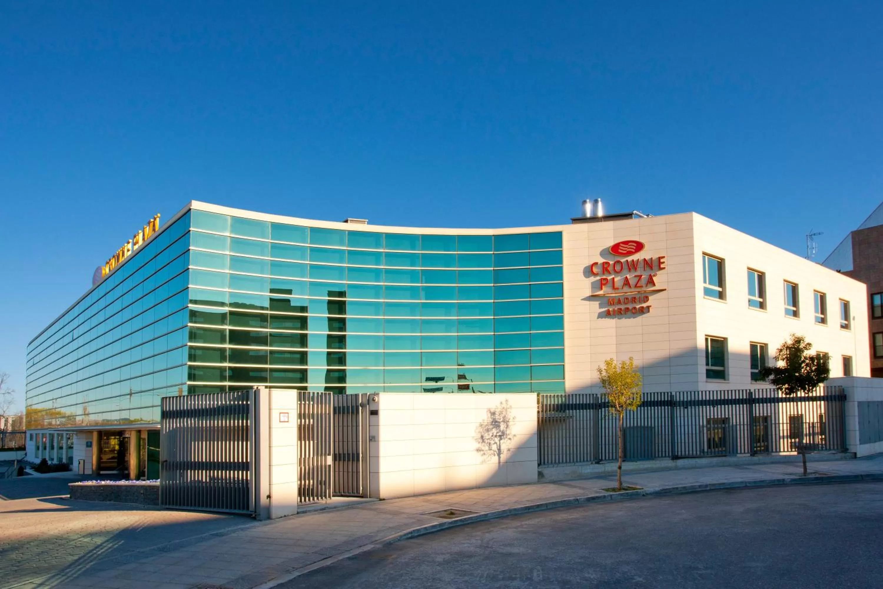 Property building in Hotel Crowne Plaza Madrid Airport