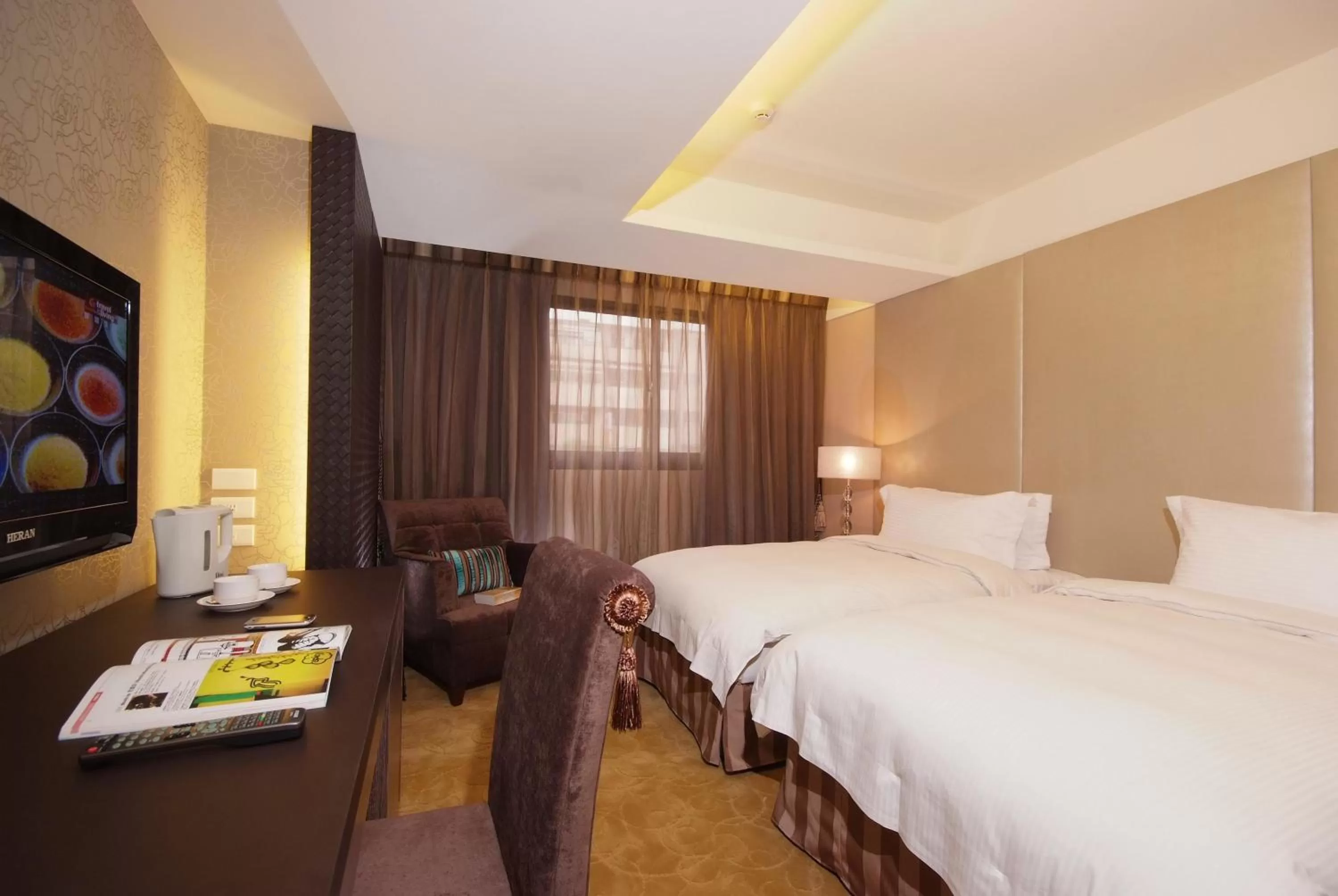 Bedroom, Bed in The Metro Hotel - Taipei Branch