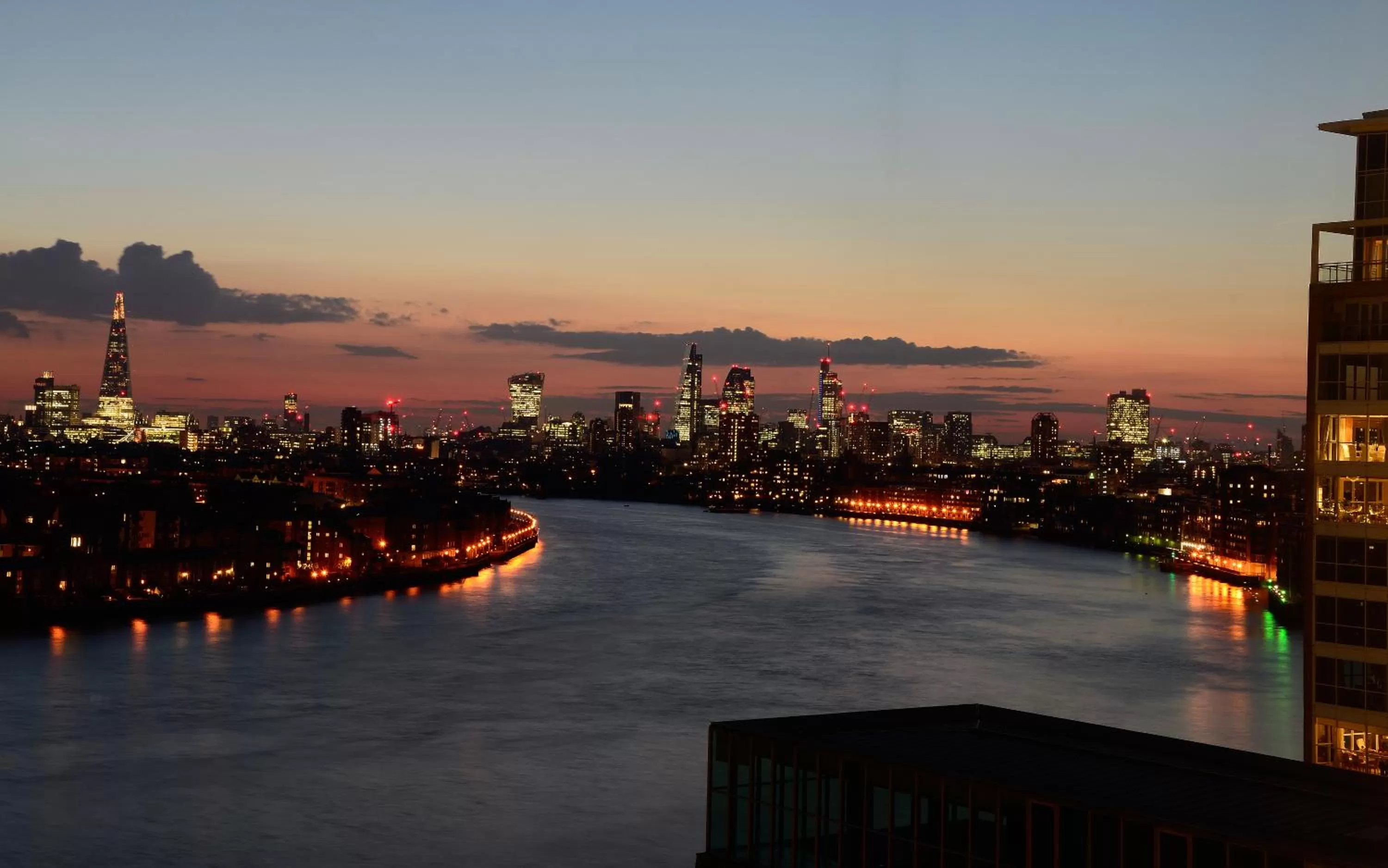 Night in Canary Riverside Plaza Hotel