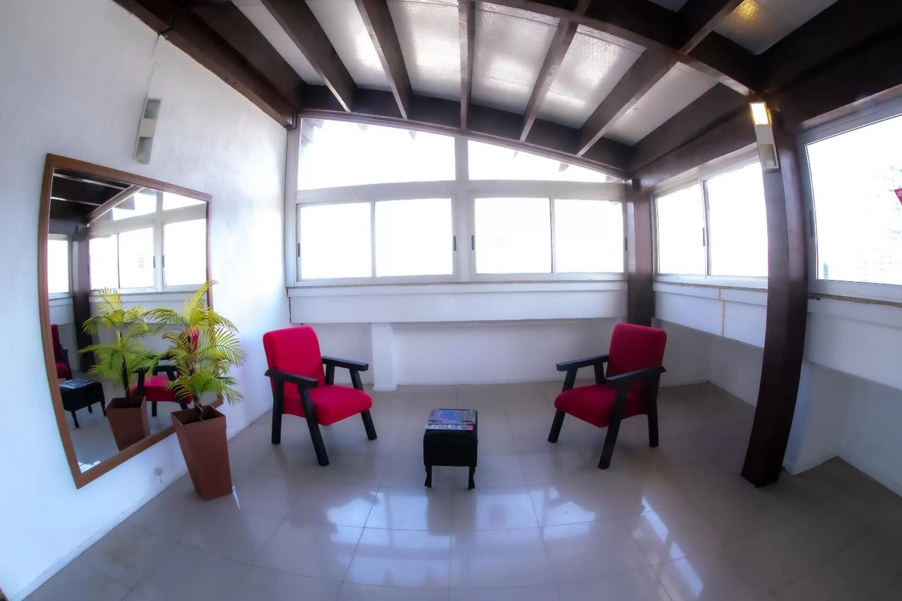 Lounge or bar in Hotel Nacional Inn Porto Alegre - by Nacional Inn - Próximo à Arena do Grêmio, Parque Harmonia e Réveillon na Orla do Guaíba