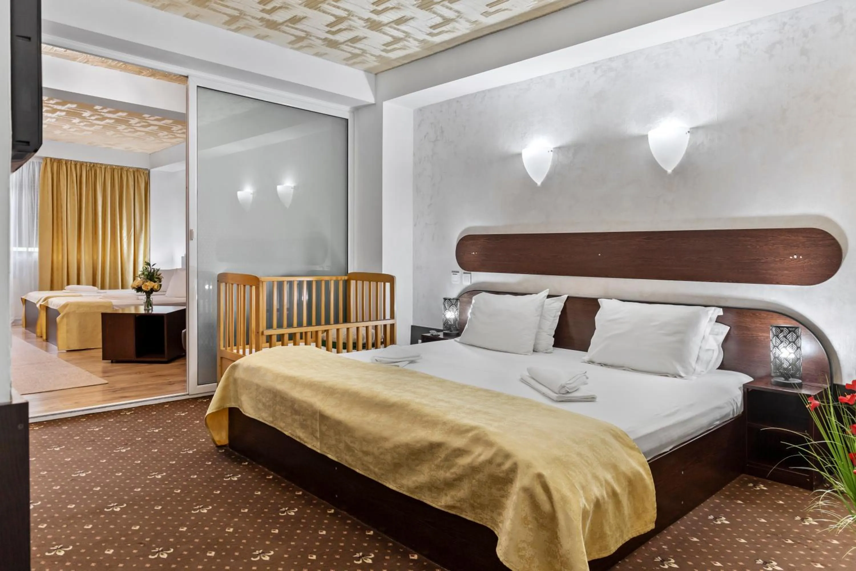 Bed in Hotel Charter Otopeni
