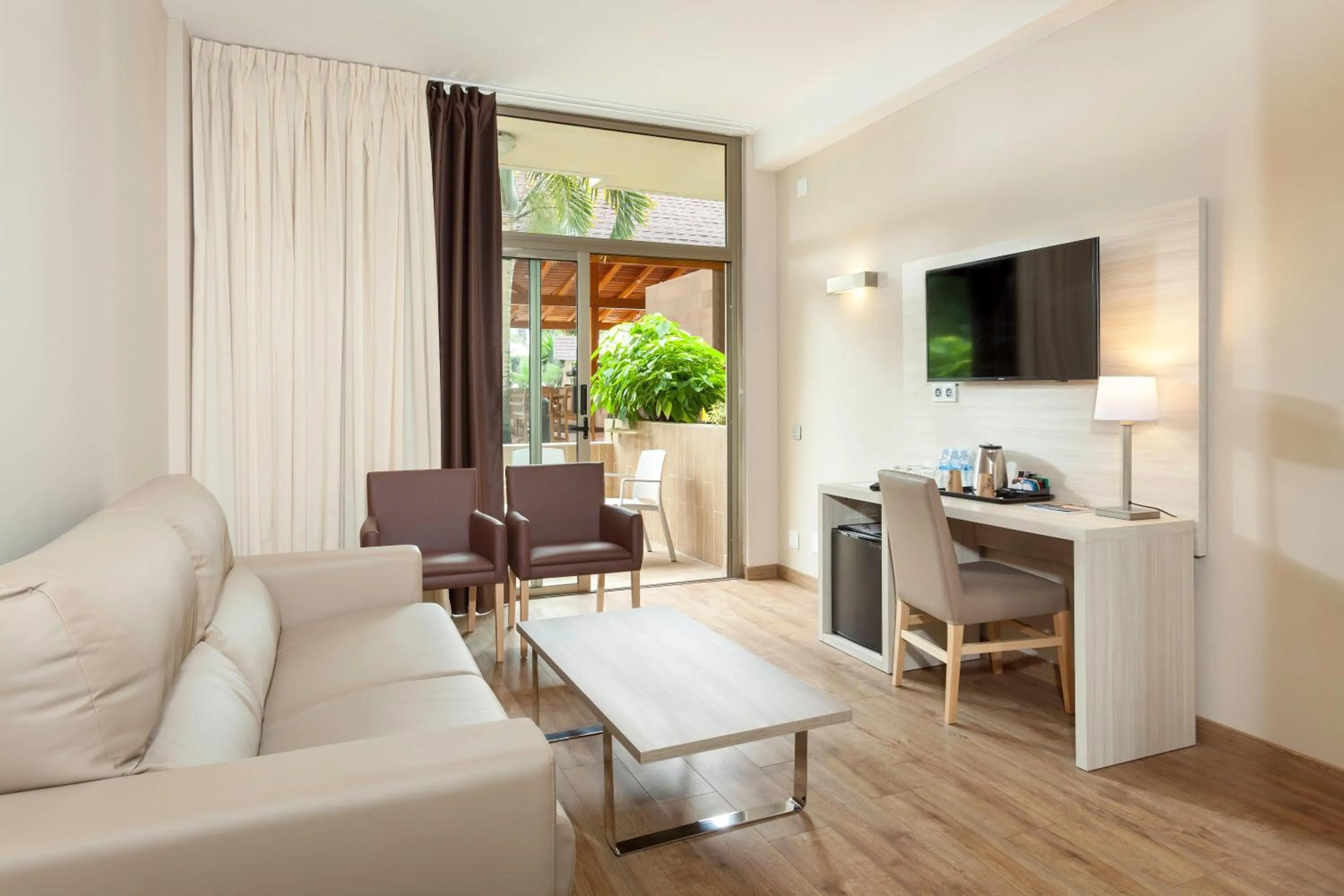 Photo of the whole room in Hotel Best Tenerife