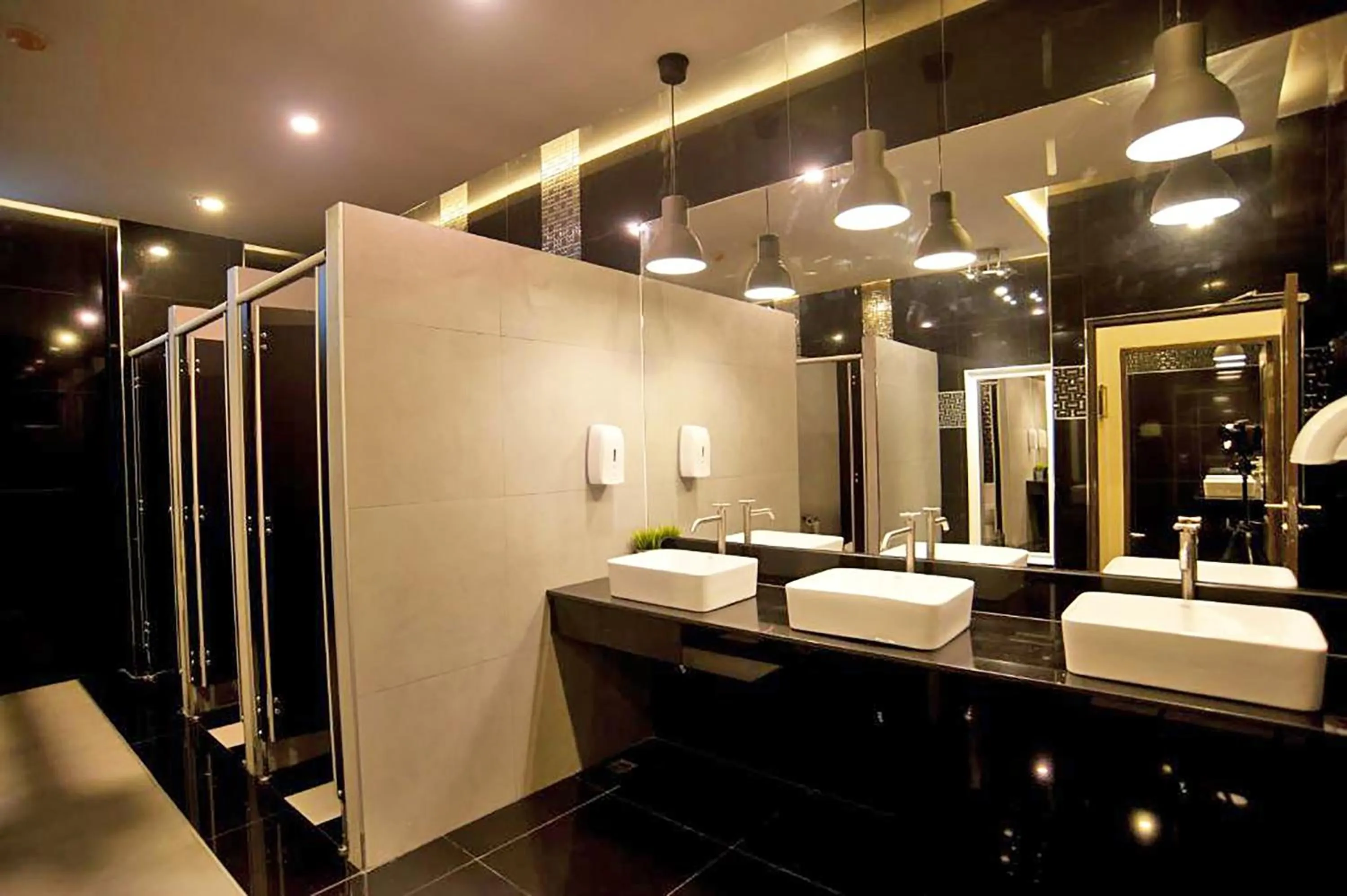 Toilet in The Gig Hotel