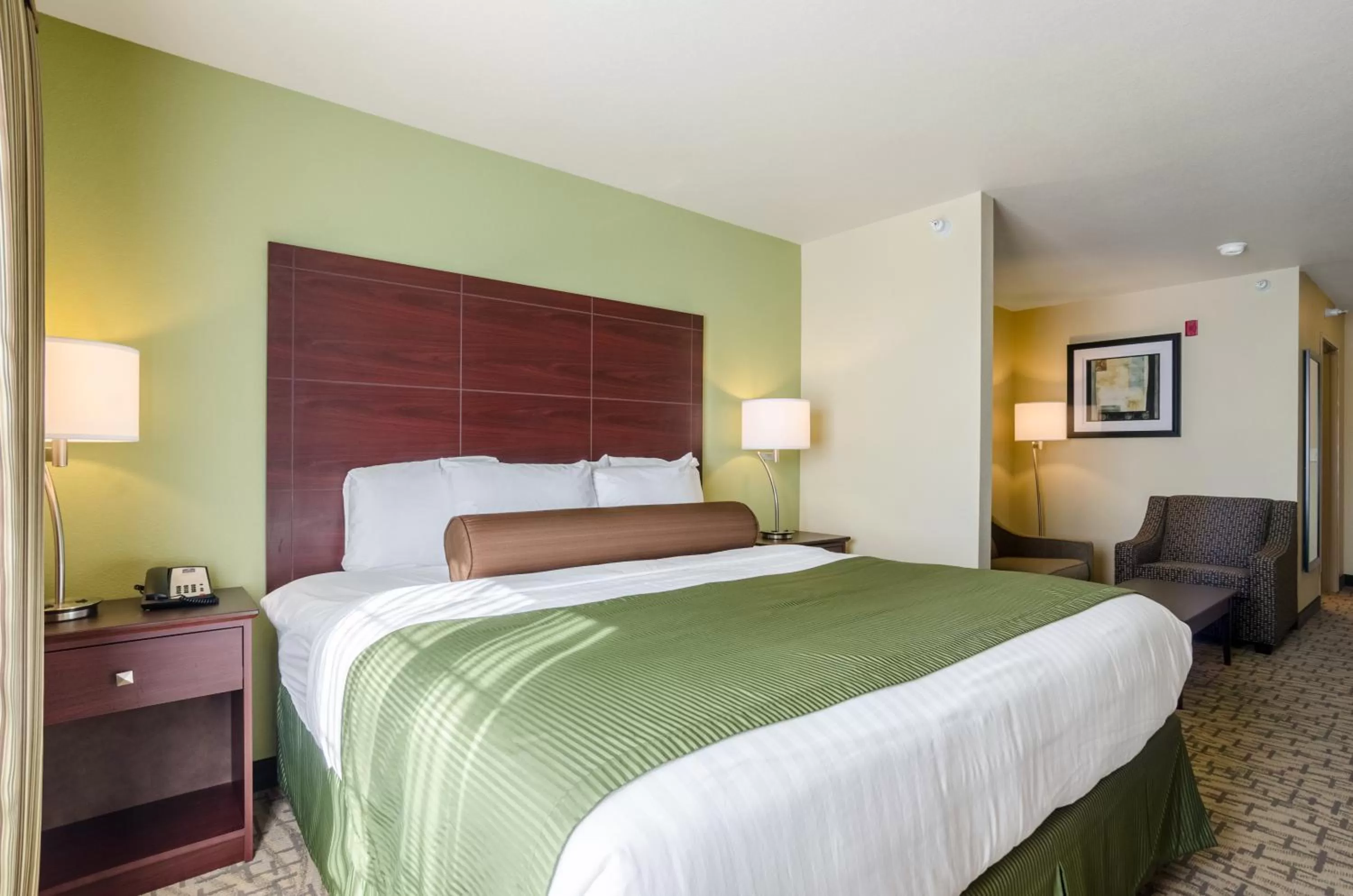 Bed in Cobblestone Hotel & Suites - McCook