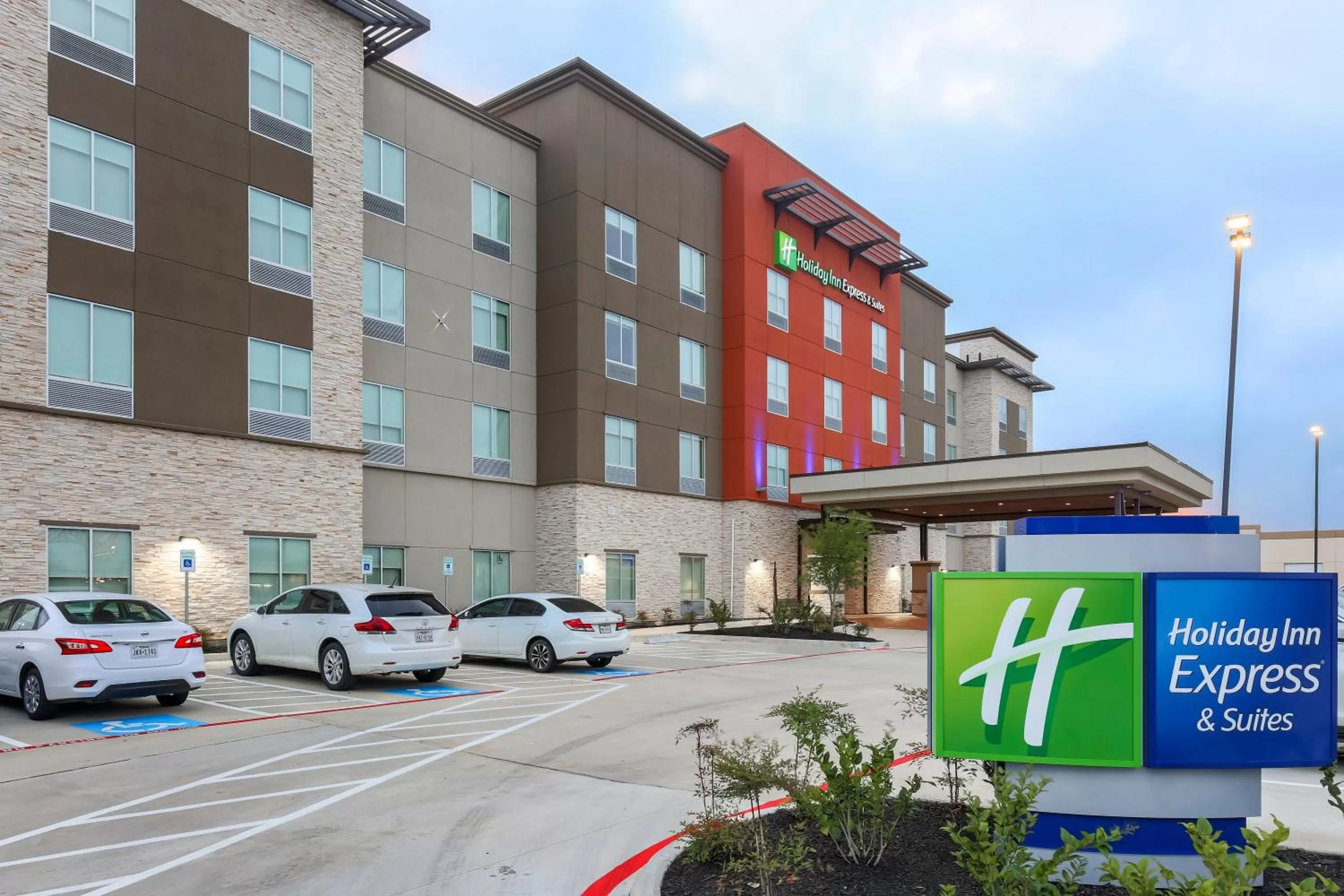 Property building in Holiday Inn Express & Suites Houston - Hobby Airport Area by IHG