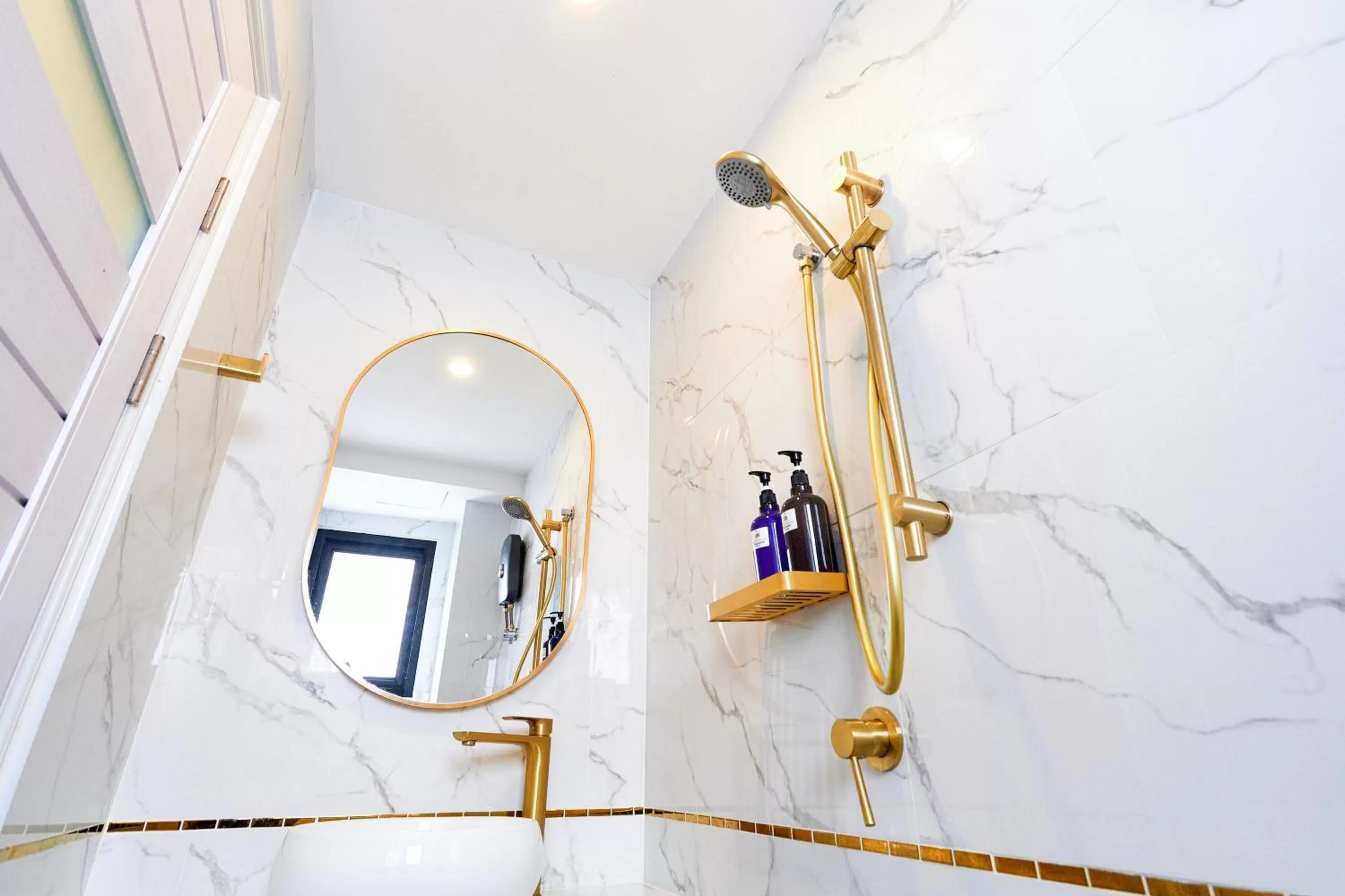 Shower in Rose Apple Hotel