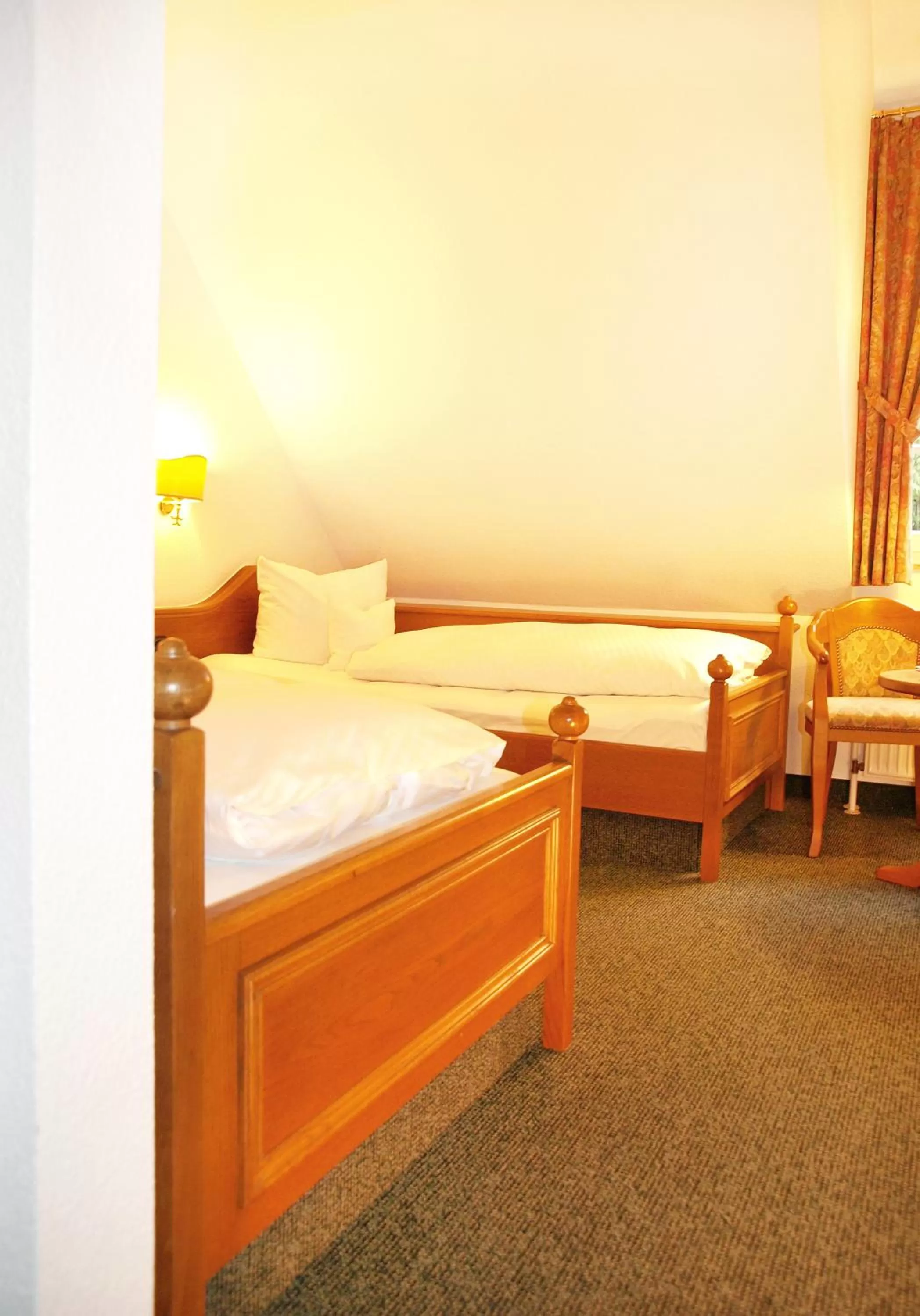 Bed in Heidehotel Waldhütte