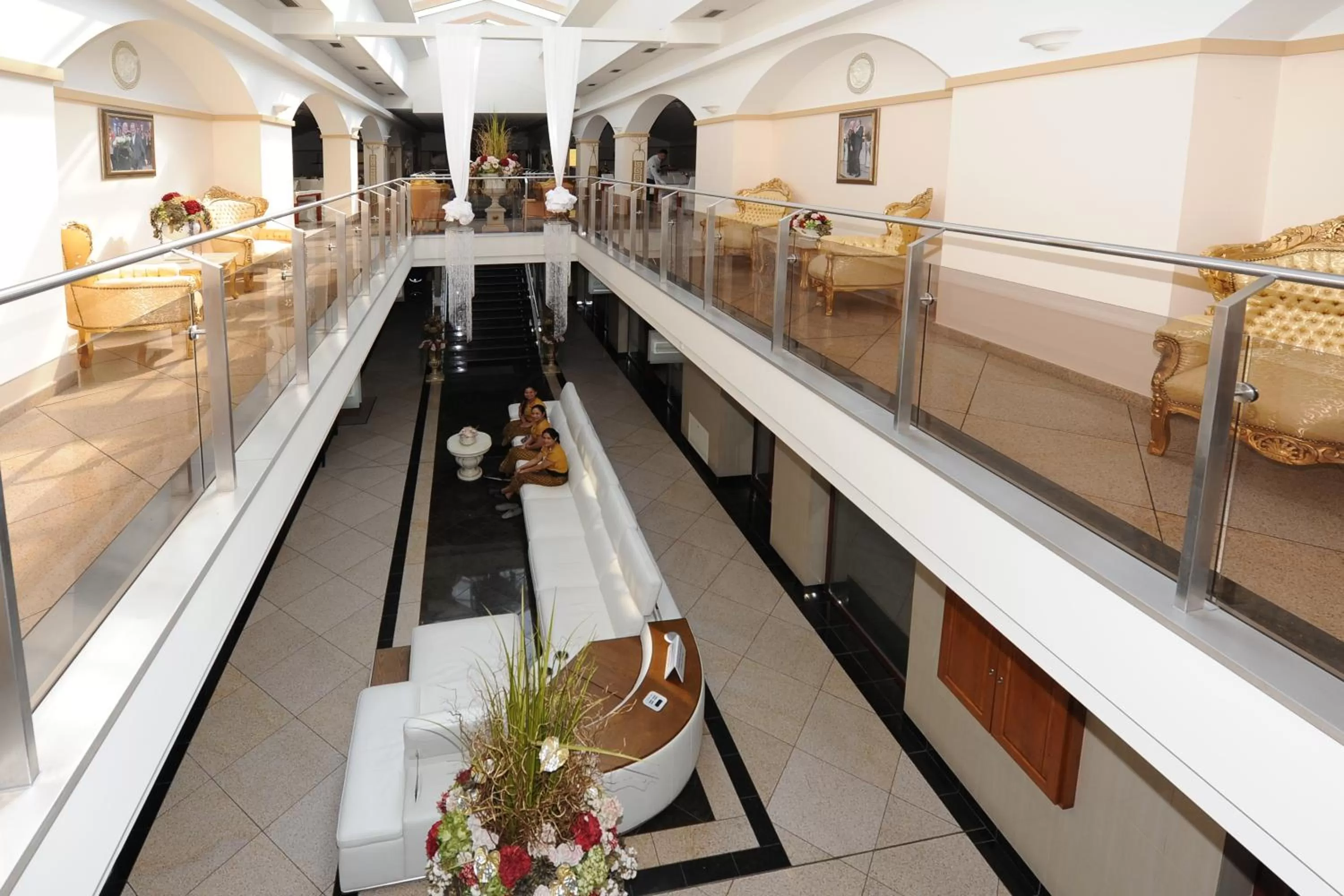 Restaurant/places to eat in Hotel MAXPLAZA