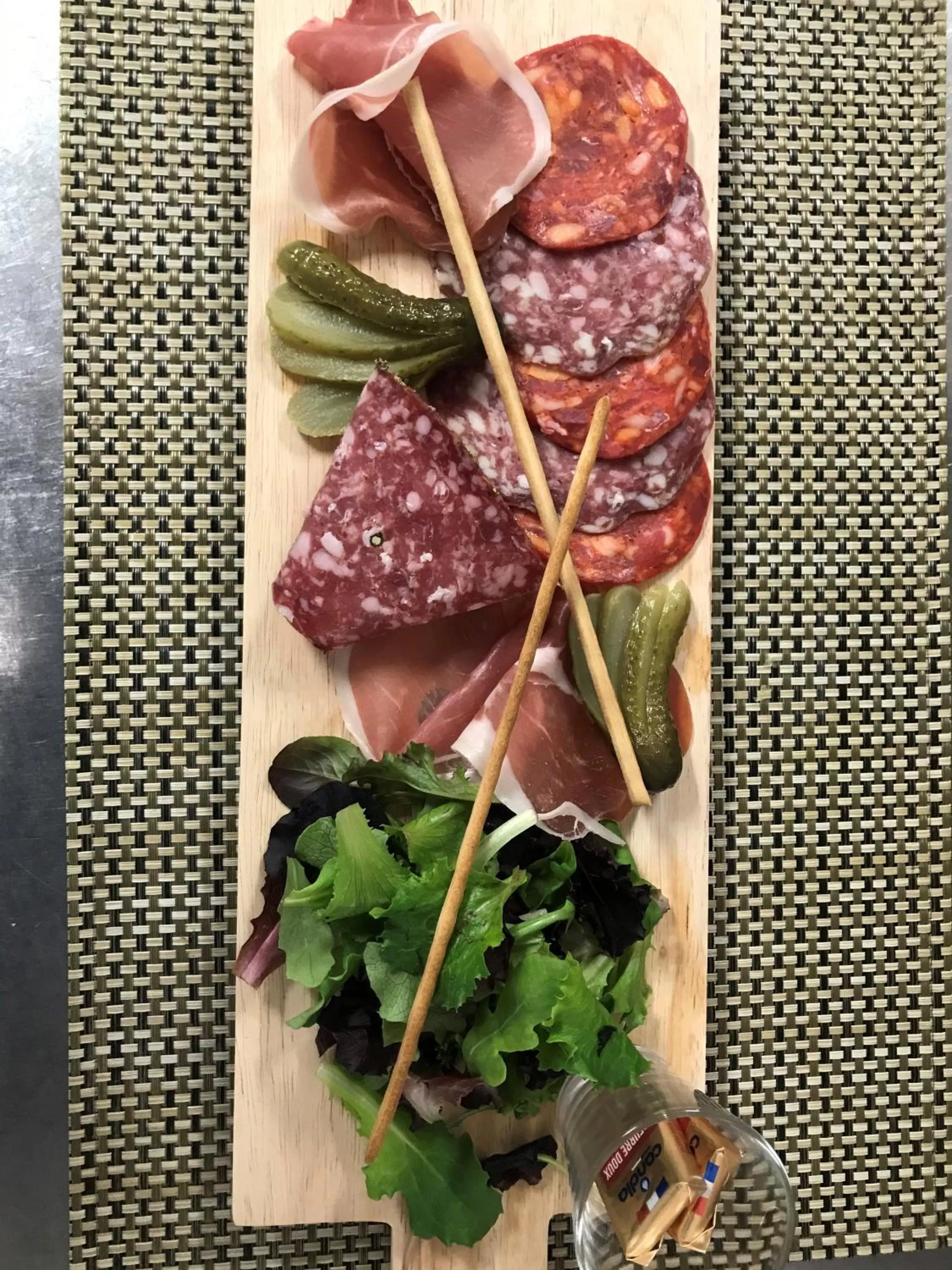 Restaurant/places to eat in Hôtel restaurant Kyriad Fréjus