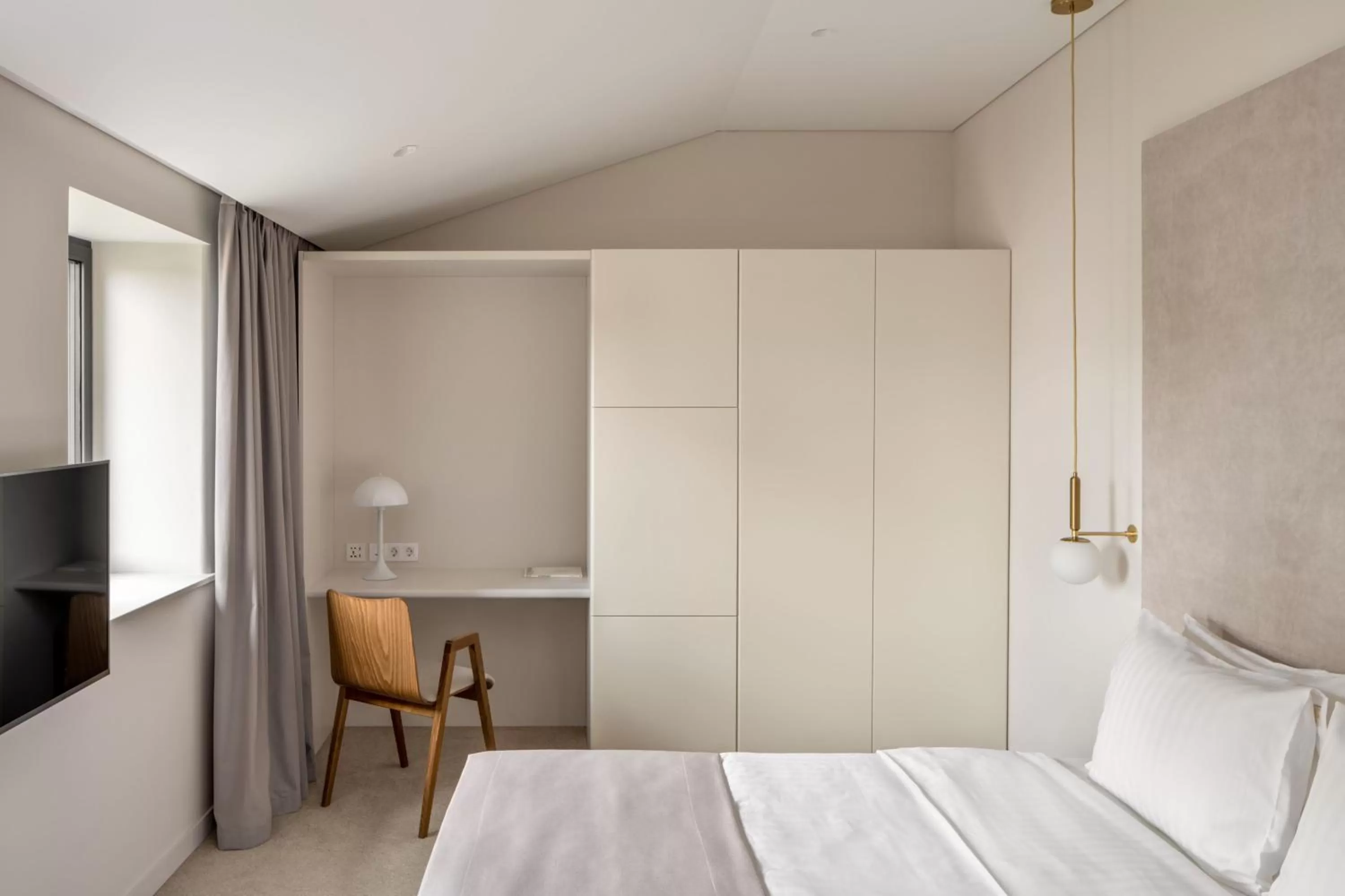 hair dresser, Bed in Sophia Hotel Kyiv